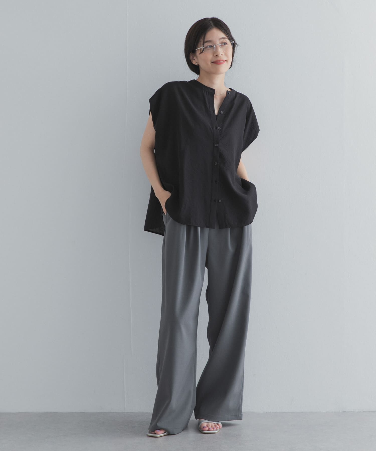 URBAN RESEARCH DOORS「『一部WEB限定カラー』ショルダータックバンドカラーシャツ」|シャツ・ブラウス|