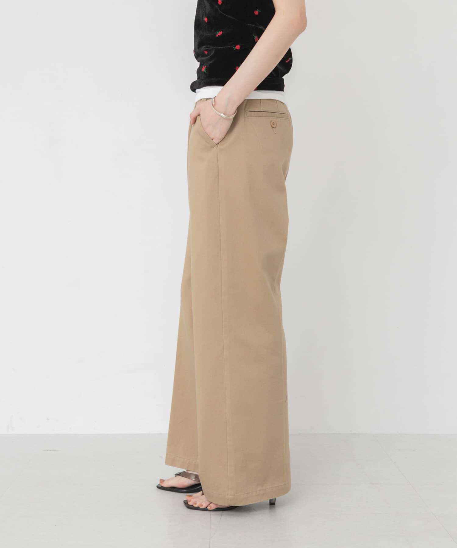 URBAN RESEARCH「『3サイズ展開』コットンサテンストレートパンツ」|その他|