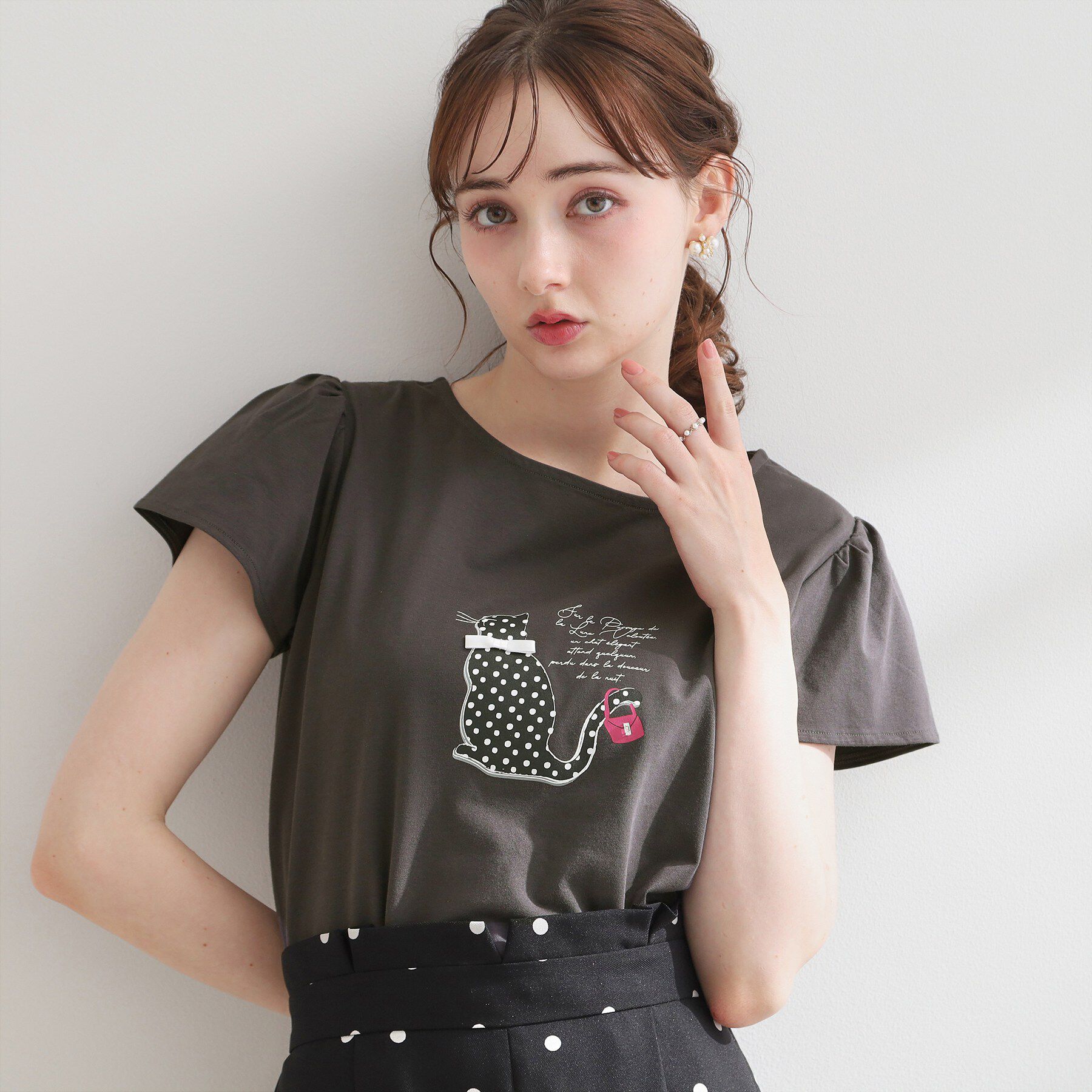 Couture broach「【接触冷感・UVカット・洗える】CATプリントTシャツ」|Tシャツ・カットソー|チャコールグレー(1