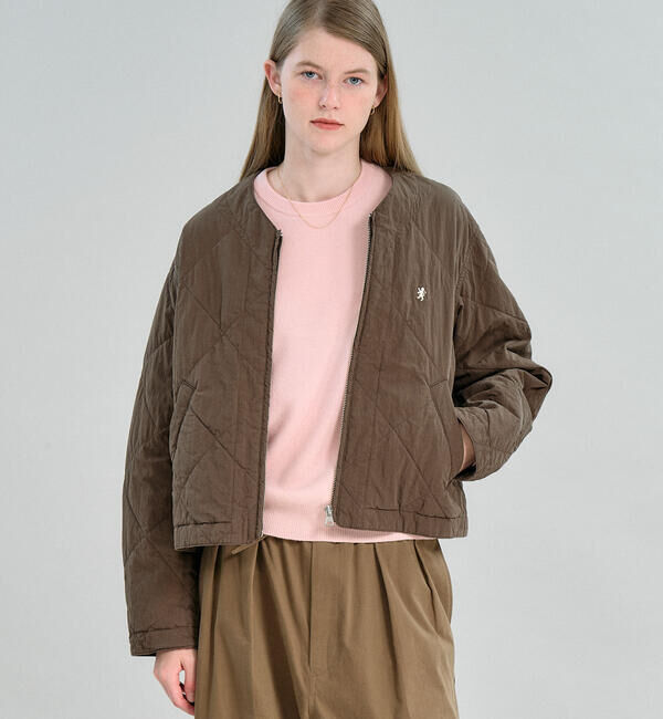 GYMPHLEX「Gymphlex | コットンナイロン ノーカラーキルティングジャケット WOMEN」|ブルゾン・スタジャン|BROWN