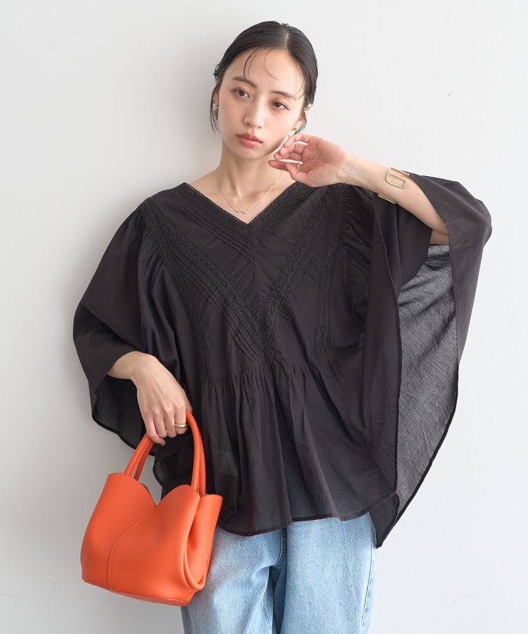 earth music&ecology「【WEB・一部店舗限定】レース&ピンタックポンチョ」|シャツ・ブラウス|