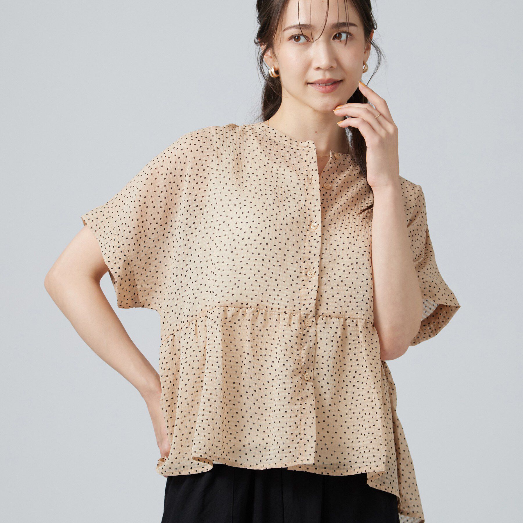 SHOO･LA･RUE「【体型カバー/洗濯機可】二の腕とお腹周りが隠せる シアーペプラムブラウス」|シャツ・ブラウス|ベージュ(652)