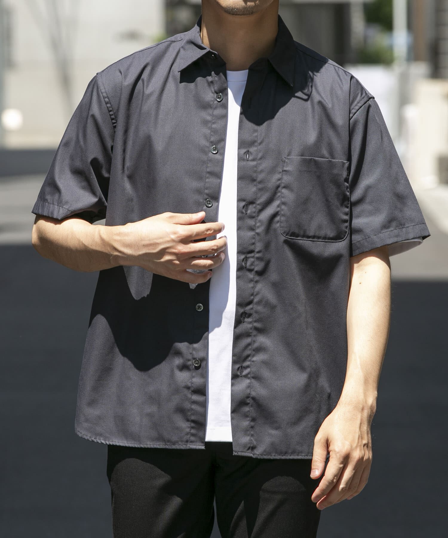 URBAN RESEARCH ROSSO「『XLサイズあり』『防シワ/防臭』アーバンリラックスブロード半袖シャツ」|シャツ・ブラウス|チャコールグレー