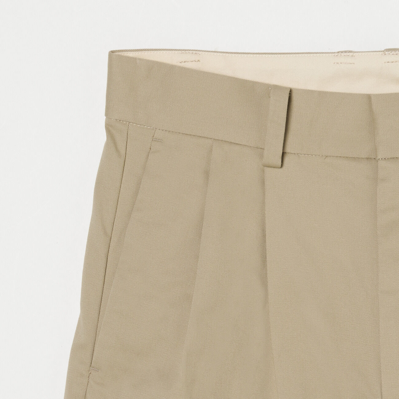  「TICCA TWO TUCK CHINO PANTS」|チノ|