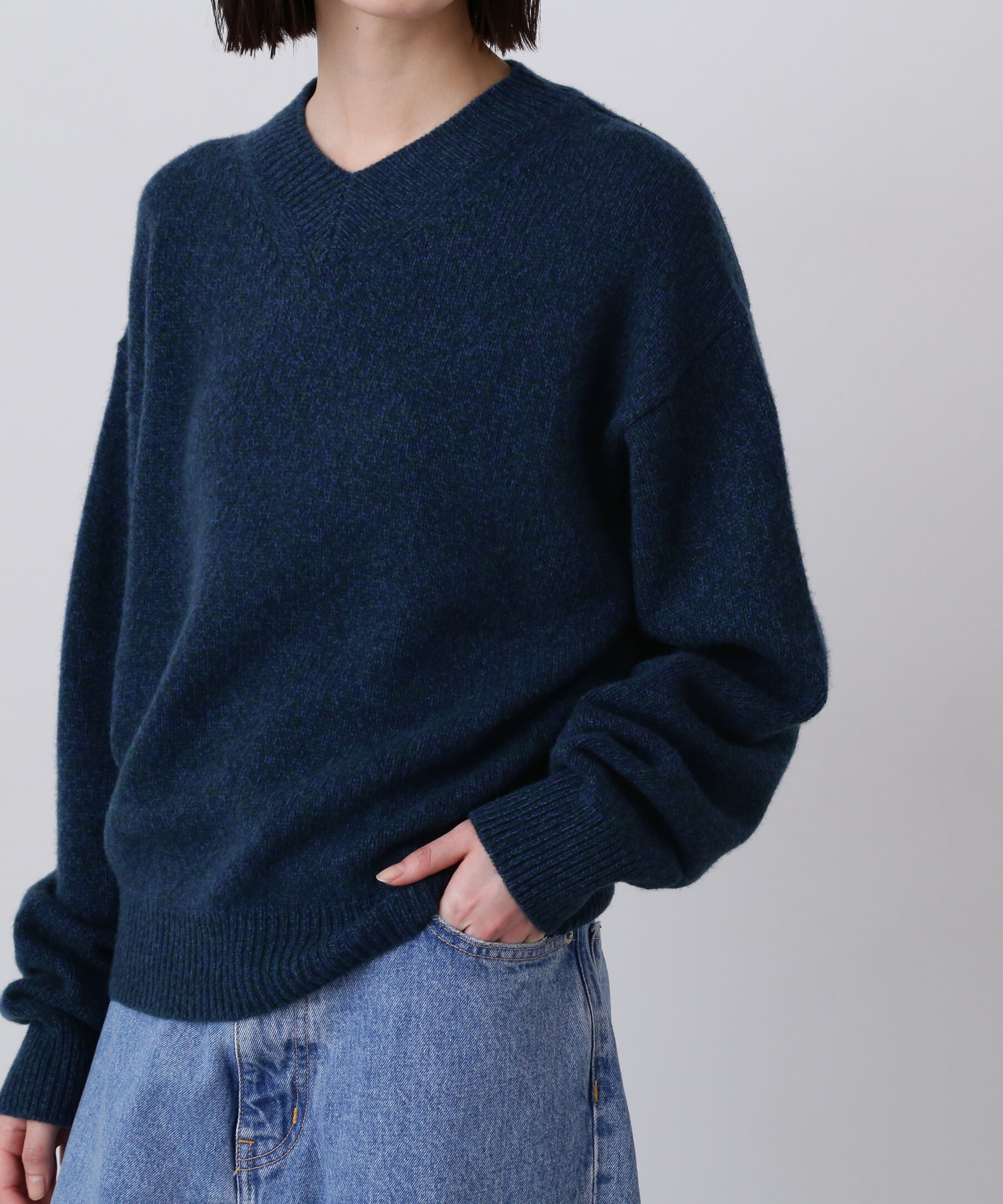 YLEVE 「YLEVE / WOOL CASHMERE MELANGE KNIT V NECK PULL OVER」|ニット・セーター|