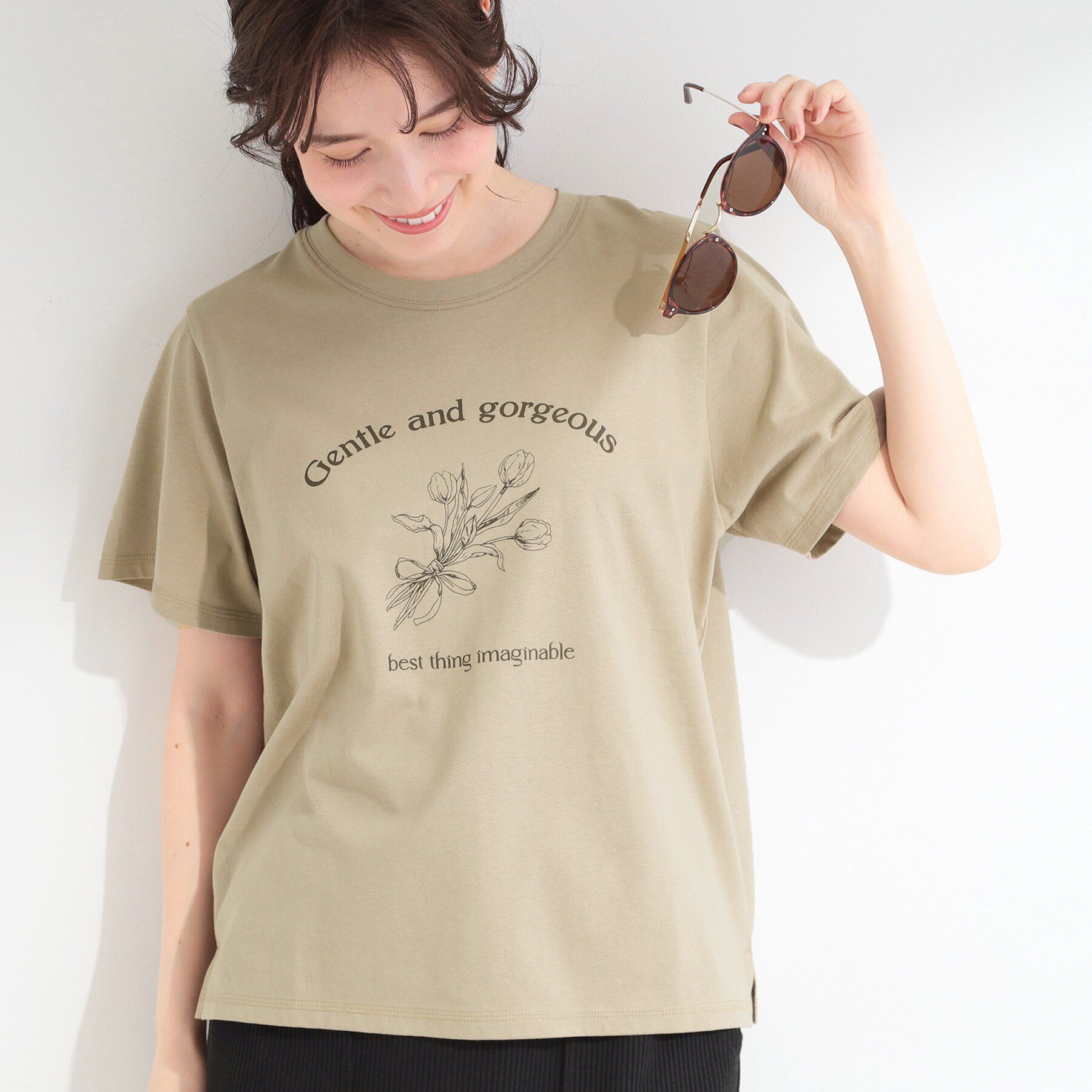 SHOO･LA･RUE「【ひんやり/S-LL/洗濯機可】真夏に着たい 大人のベーシックカラープリントTシャツ」|Tシャツ・カットソー|グレージュ(350)