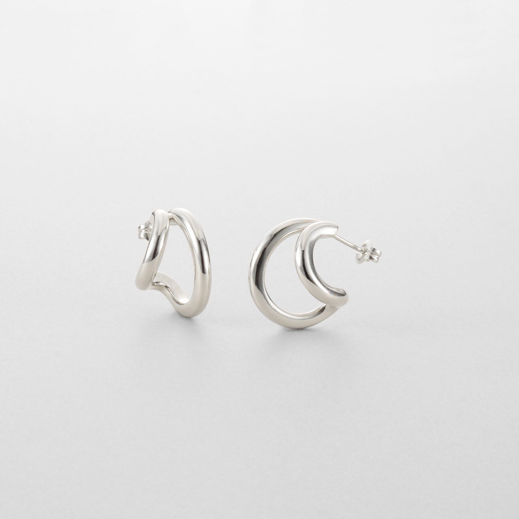 COCOSHNIK ONKITSCH「シルバー アシンメトリーフープピアス」|ピアス|