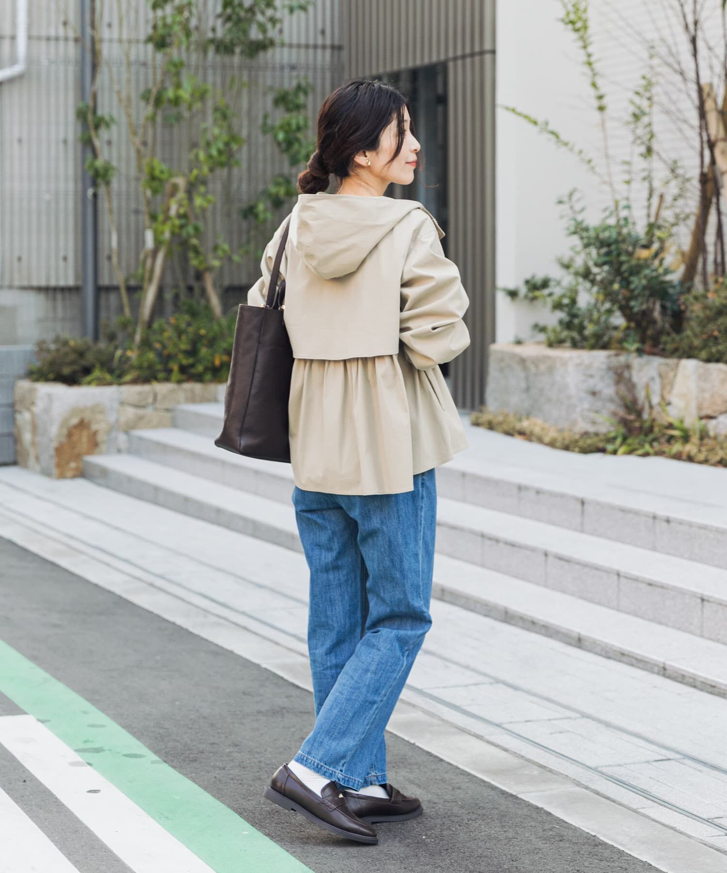 URBAN RESEARCH DOORS「撥水バックギャザーフードジャケット」|ノーカラーコート|