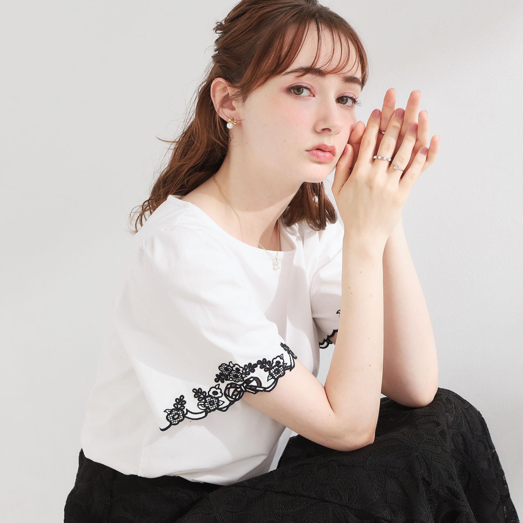 Couture broach「【接触冷感・UVカット・洗える】袖刺繍カットソー」|Tシャツ・カットソー|オフホワイト(503