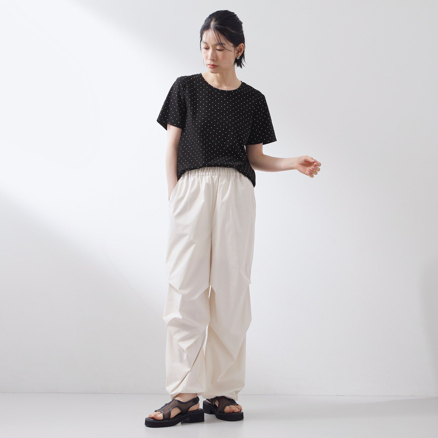 THE SHOP TK「大人にちょうどいい チャーム付きドット柄Tシャツ」|Tシャツ・カットソー|