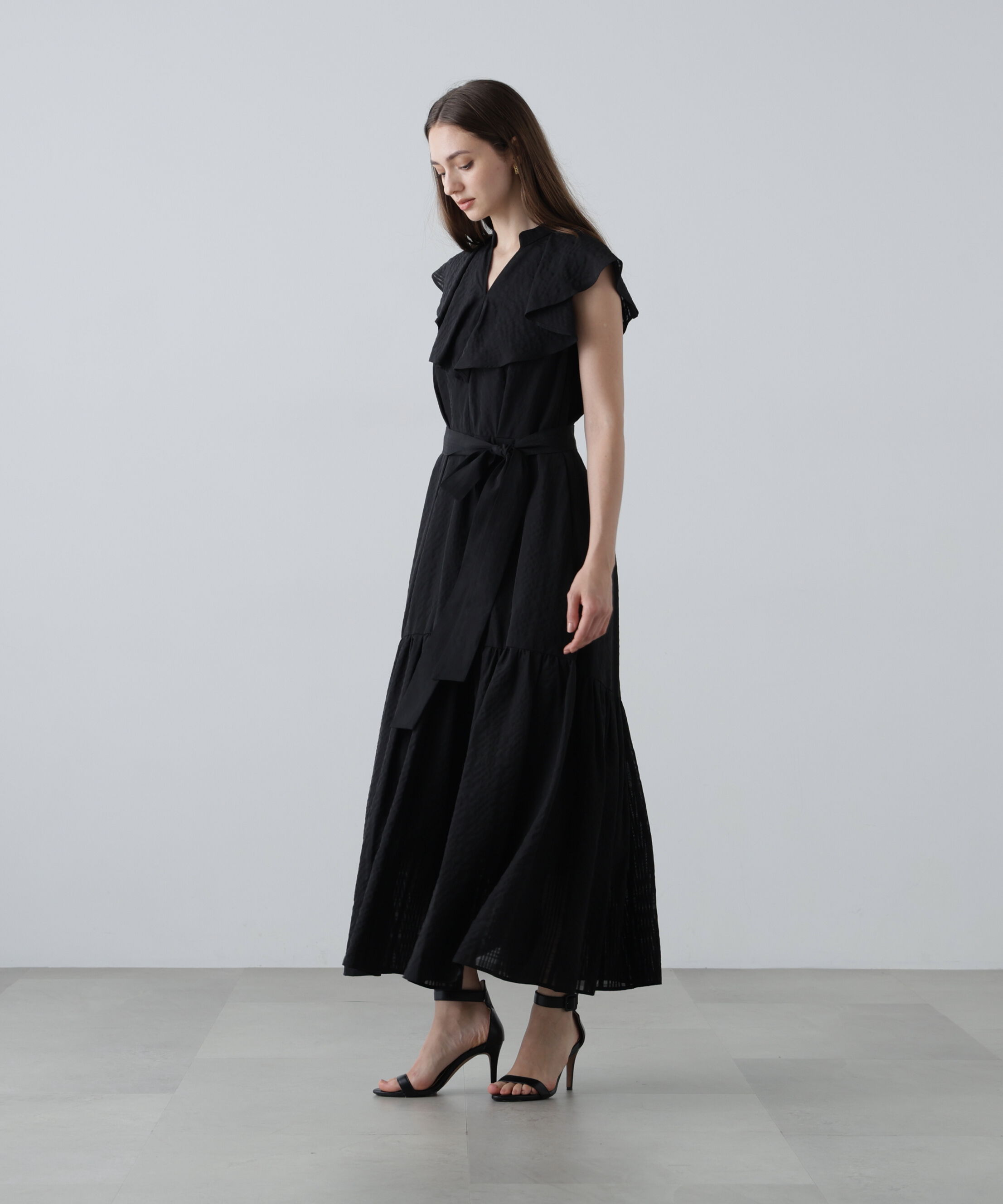  「［冨張愛コラボ］ラッフルネックワンピース」|ワンピース|
