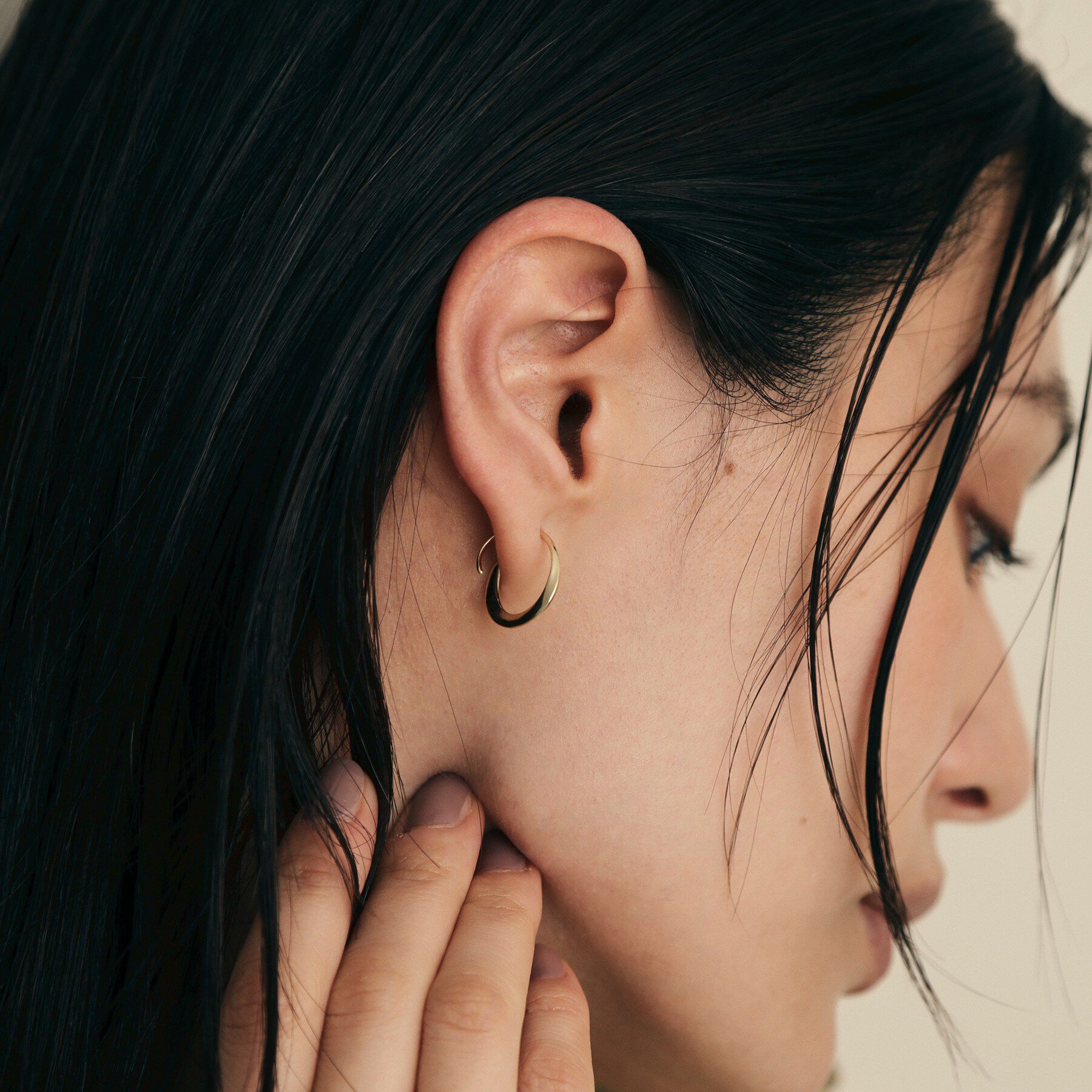 COCOSHNIK「K10ひねり フープピアス」|ピアス|