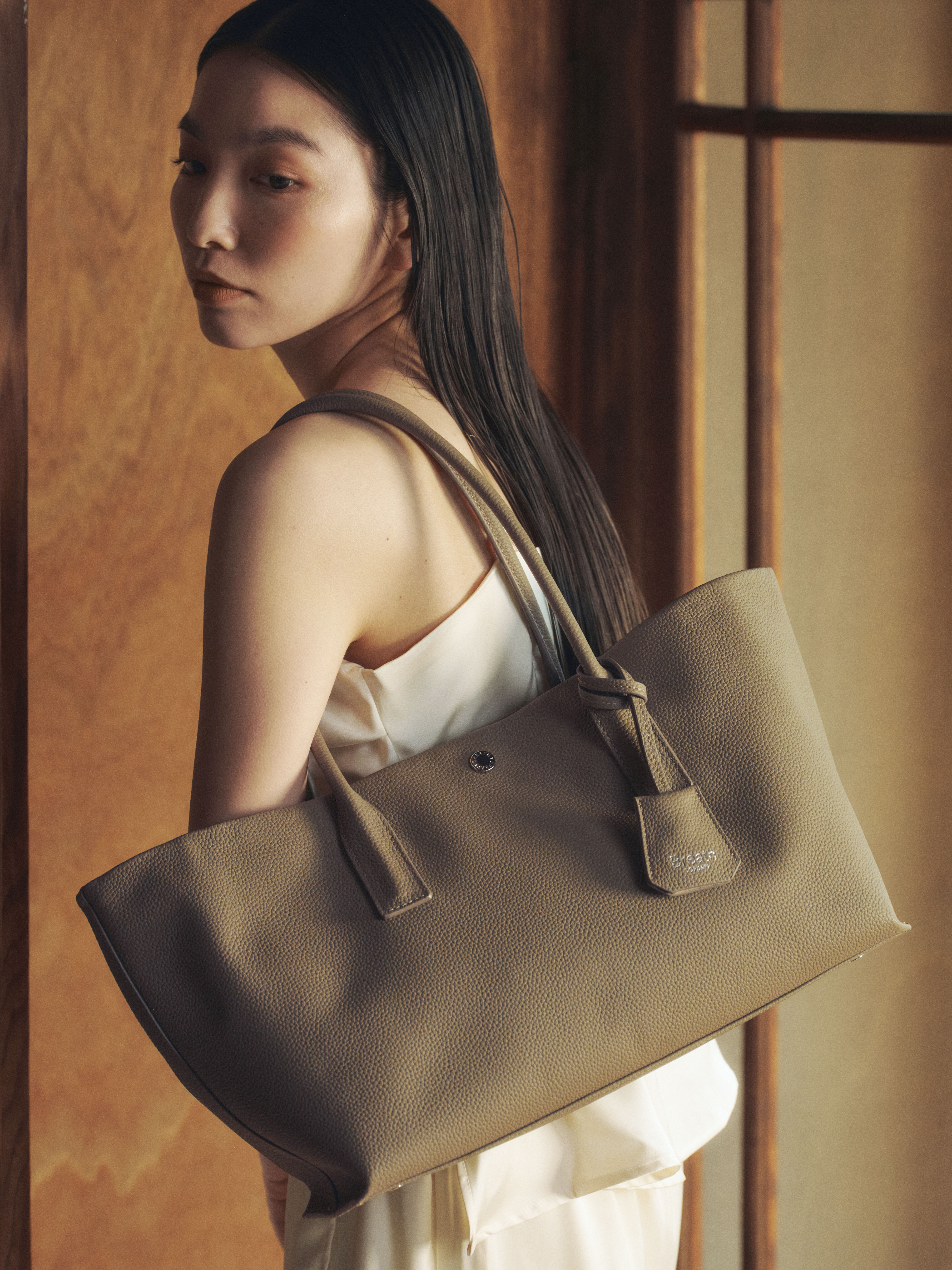 TOPKAPI BREATH「【雑誌掲載】【Breath TOPKAPI】ELAN エラン シュリンクレザー 2way トートバッグ」|ショルダー・メッセンジャー|グレージュ