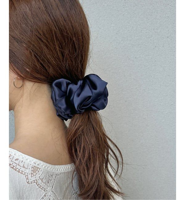 SLOBE IENA「A Bronze Age/ブロンズエイジ SILKシュシュ/NAVY OVERSIZED SILK SCRUNCHIE」|その他|