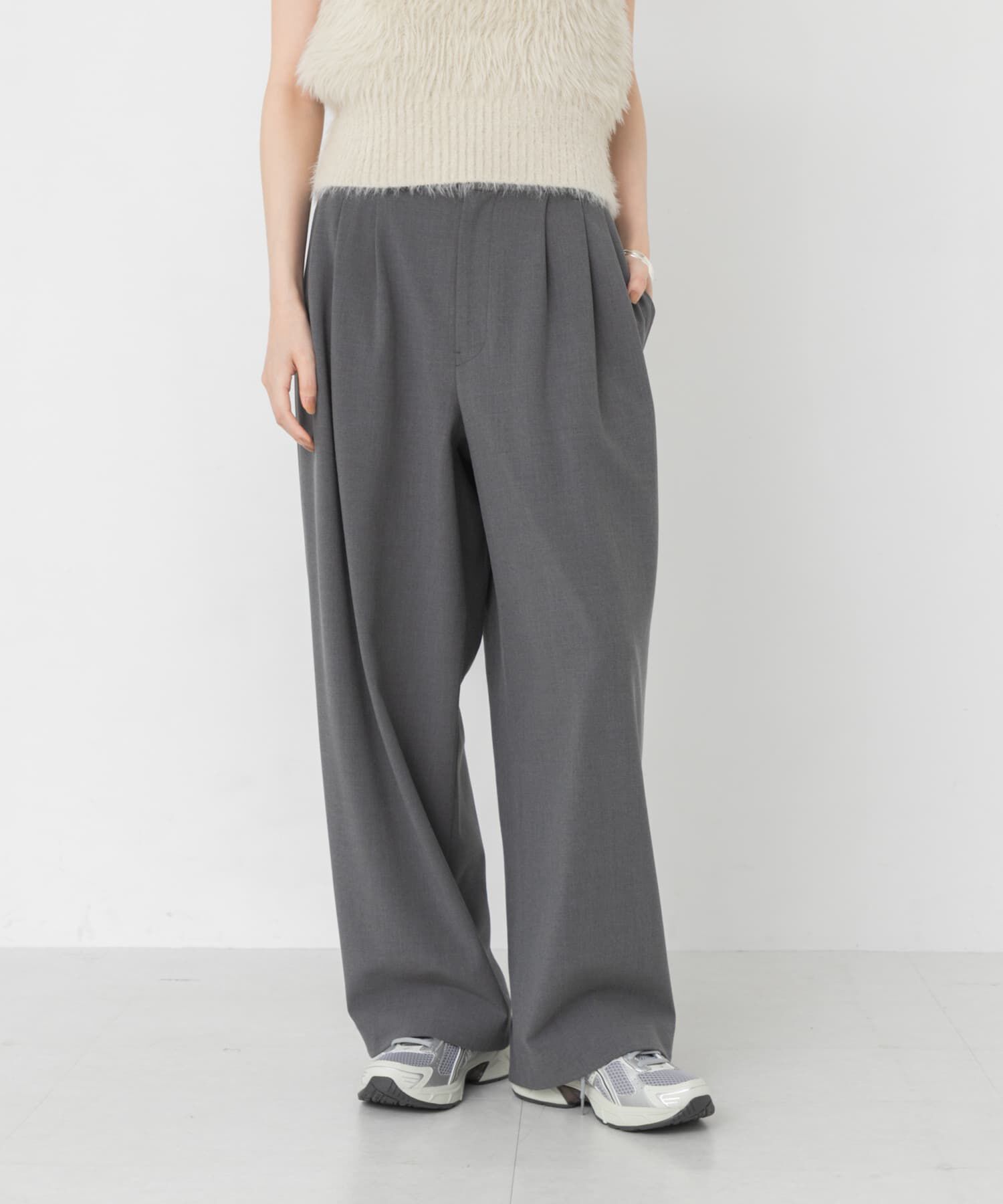 URBAN RESEARCH「『4サイズ展開』スリータックワイドパンツ」|その他|チャコールグレー
