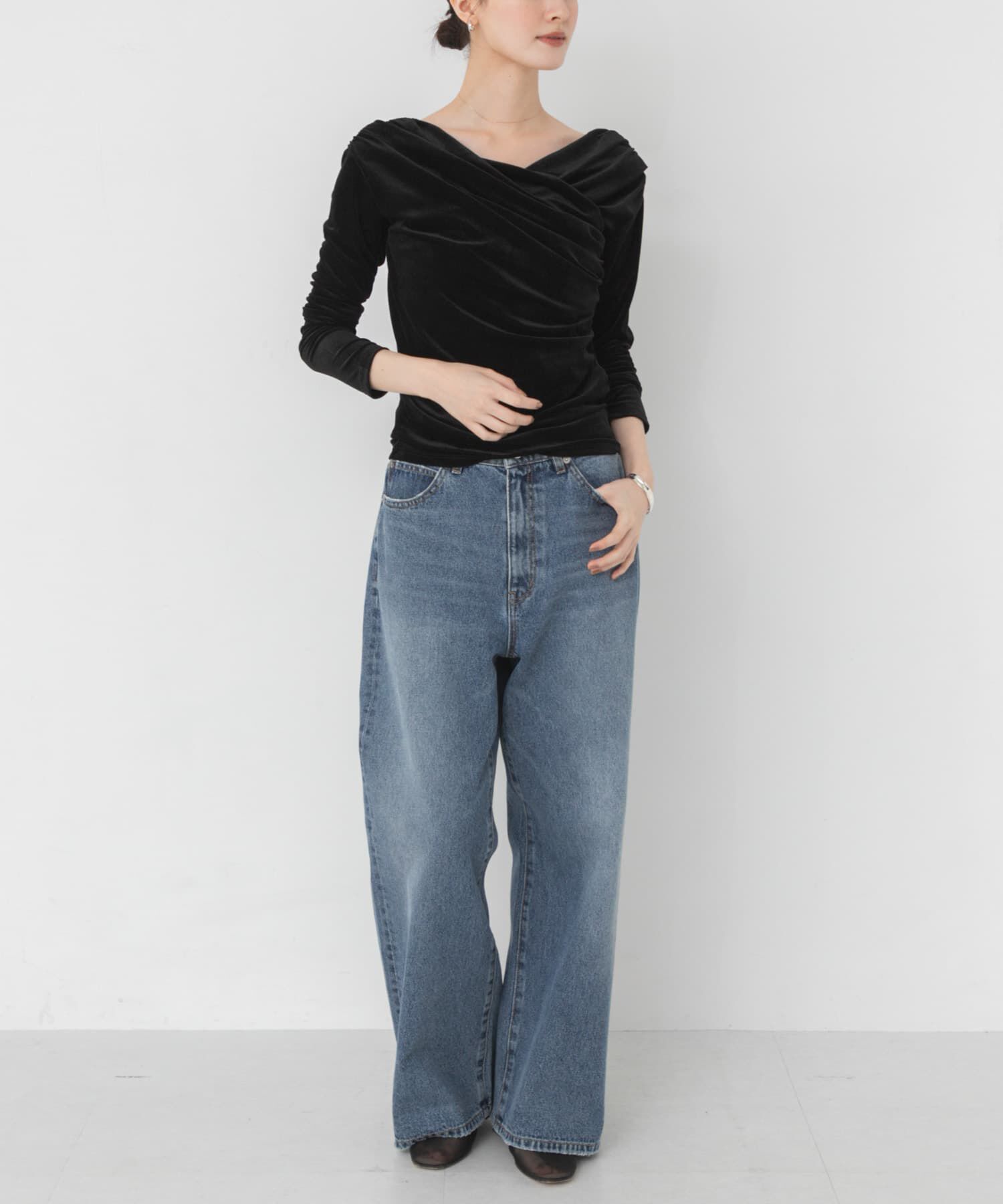 URBAN RESEARCH「ベロアオフショルドレープカットソー」|Tシャツ・カットソー|
