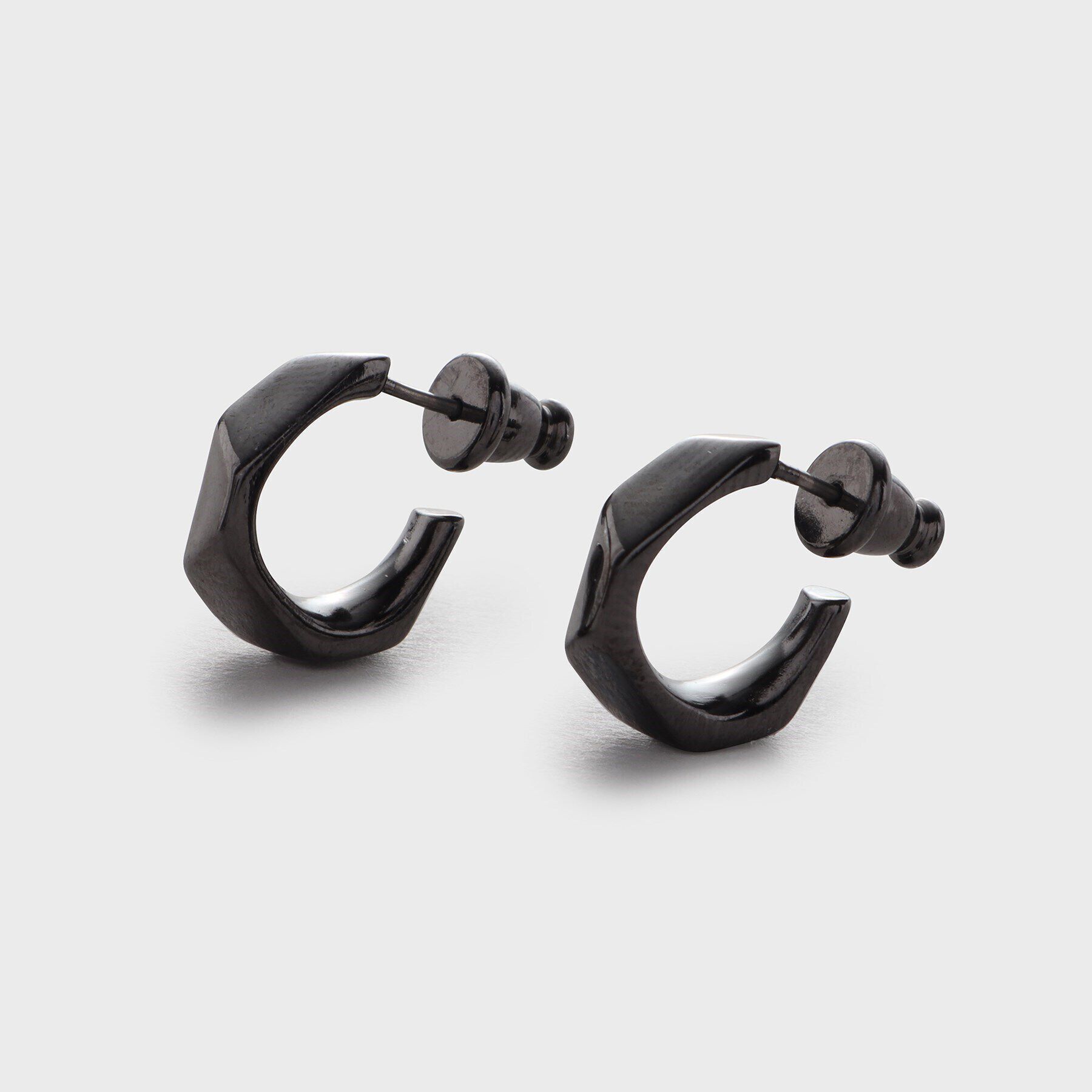 TAKEO KIKUCHI「ペンタゴンカットピアス」|ピアス|