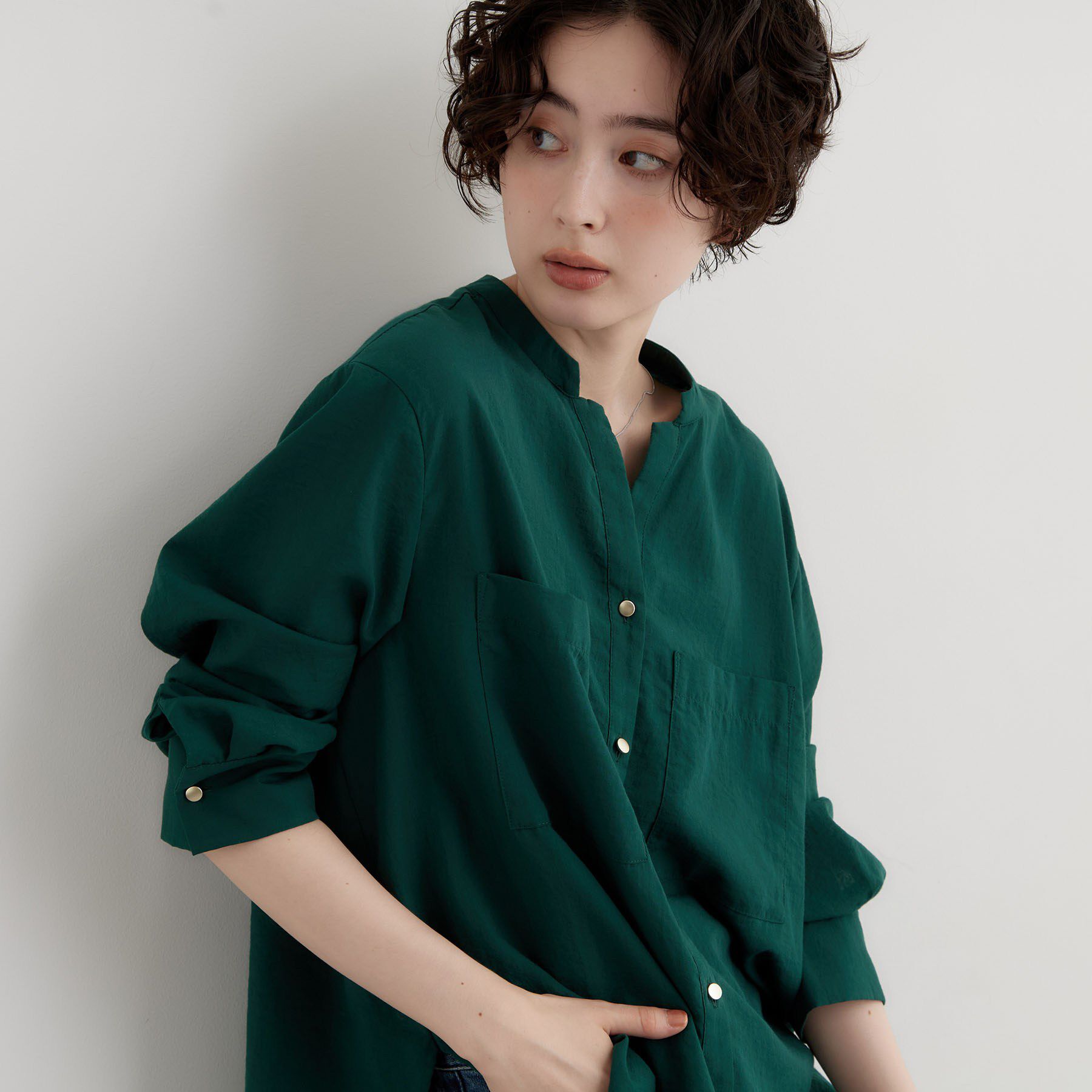 THE SHOP TK「【刻みネックですっきり見え】Wポケット金ボタンシャツ」|シャツ・ブラウス|グリーン(022)
