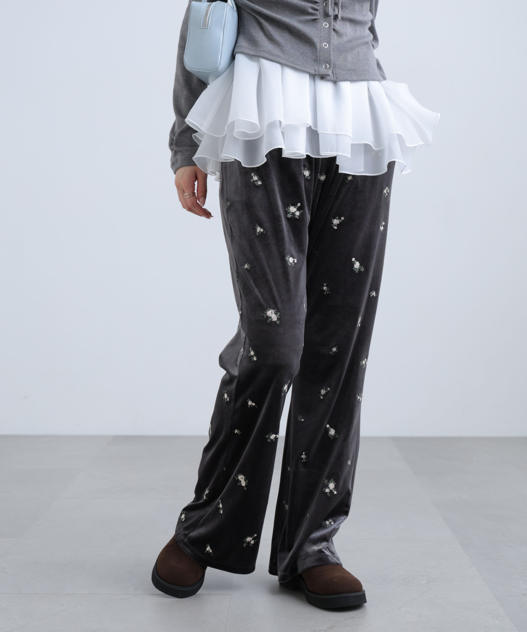  「ベロア刺繍総柄フレアパンツ」|その他|