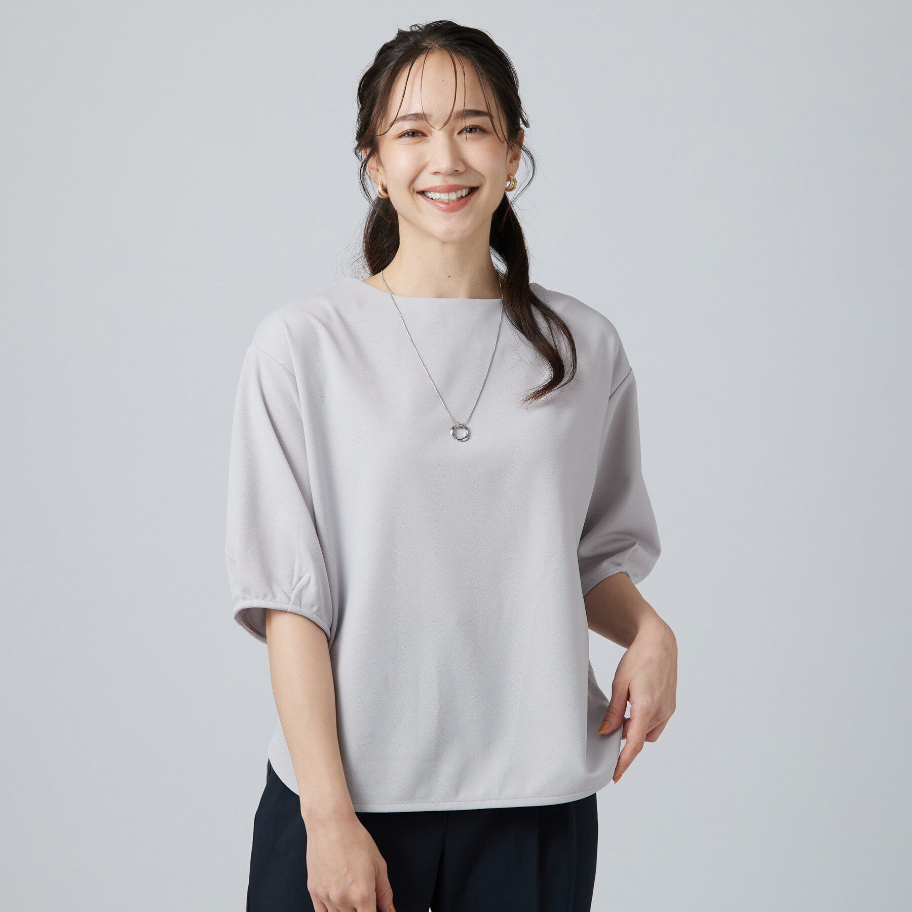 SHOO･LA･RUE「【2点セット/洗濯機可/S-LL】インせず着られる ネックレス付き 5分袖Ｔシャツ」|Tシャツ・カットソー|