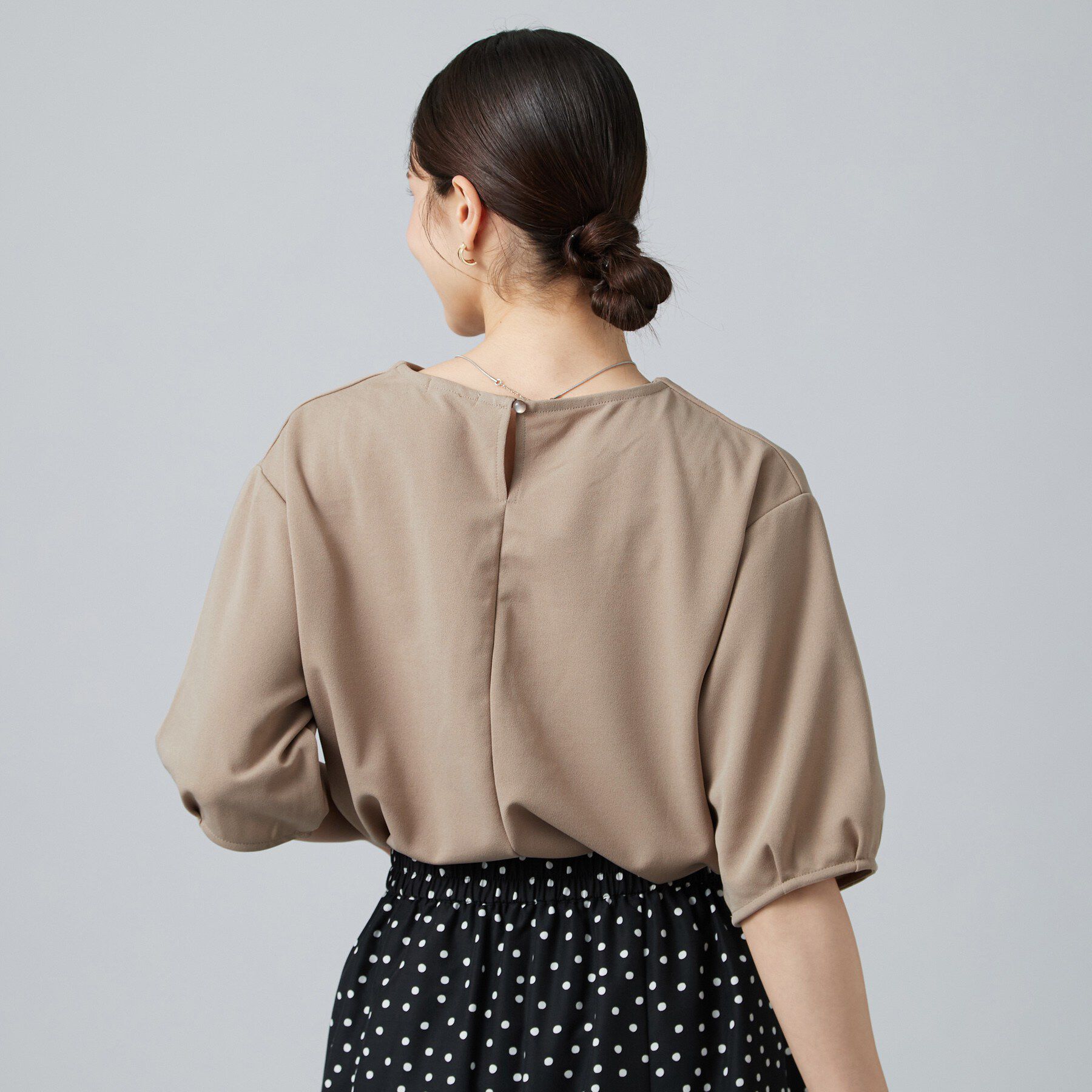SHOO･LA･RUE「【2点セット/洗濯機可/S-LL】インせず着られる ネックレス付き 5分袖Ｔシャツ」|Tシャツ・カットソー|