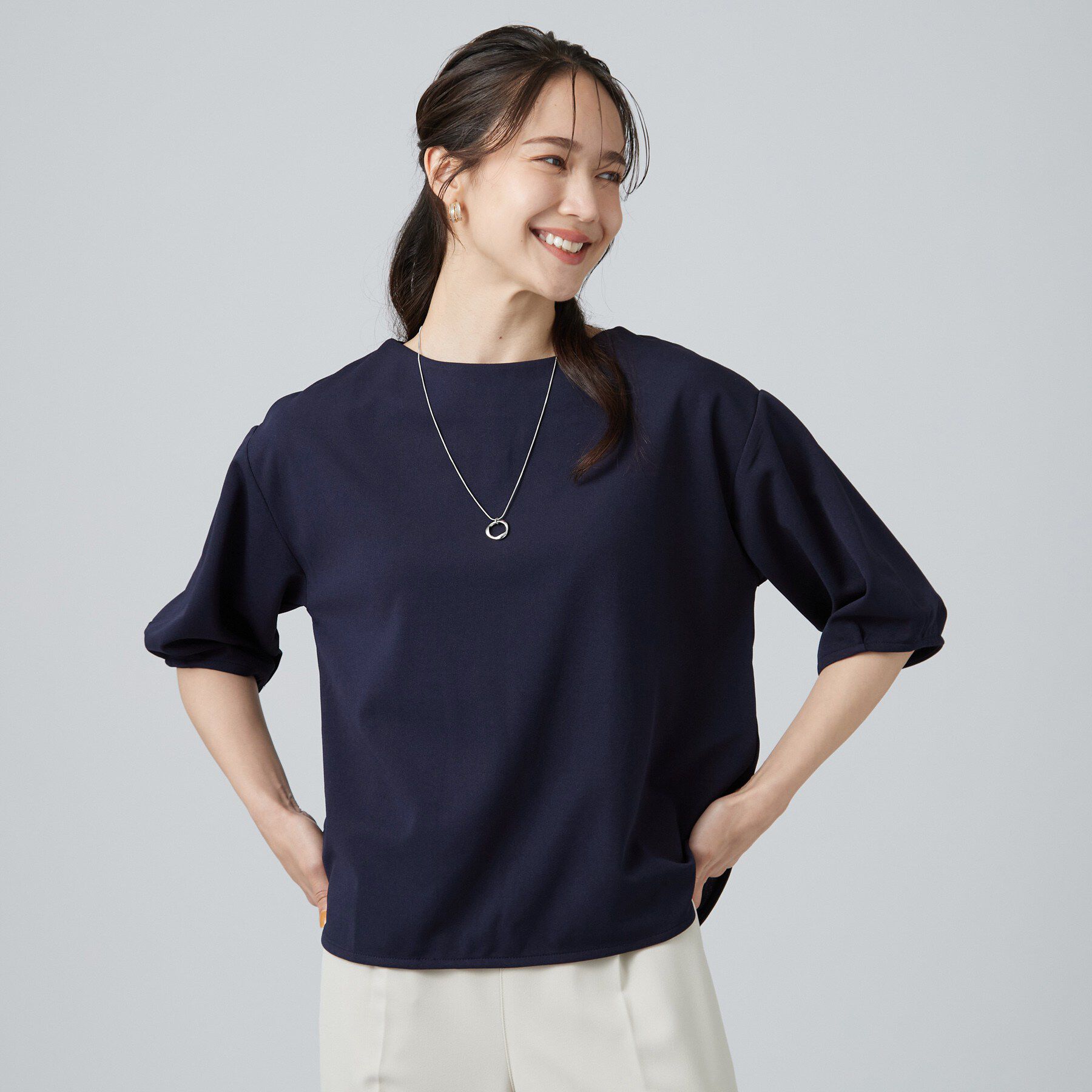 SHOO･LA･RUE「【2点セット/洗濯機可/S-LL】インせず着られる ネックレス付き 5分袖Ｔシャツ」|Tシャツ・カットソー|