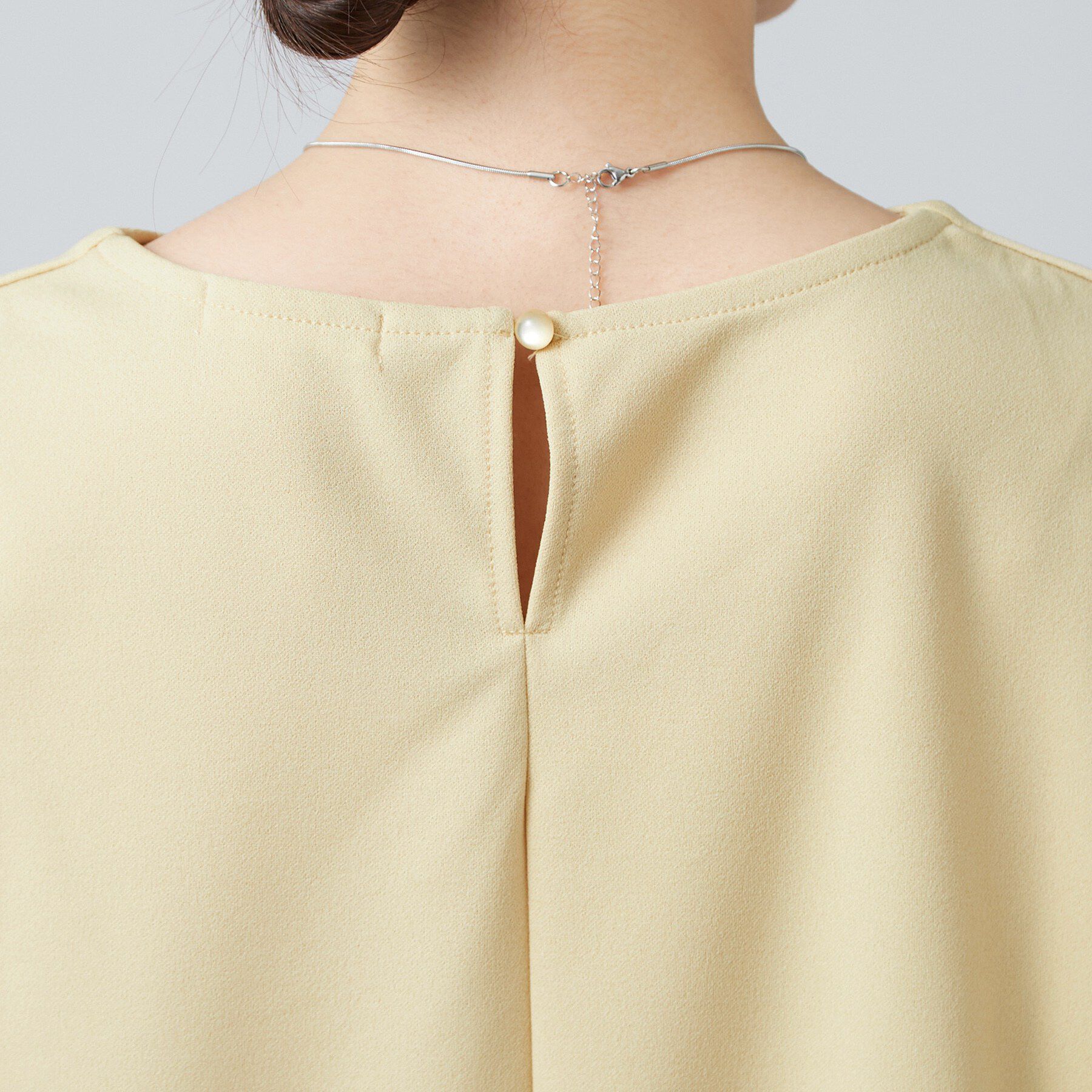 SHOO･LA･RUE「【2点セット/洗濯機可/S-LL】インせず着られる ネックレス付き 5分袖Ｔシャツ」|Tシャツ・カットソー|