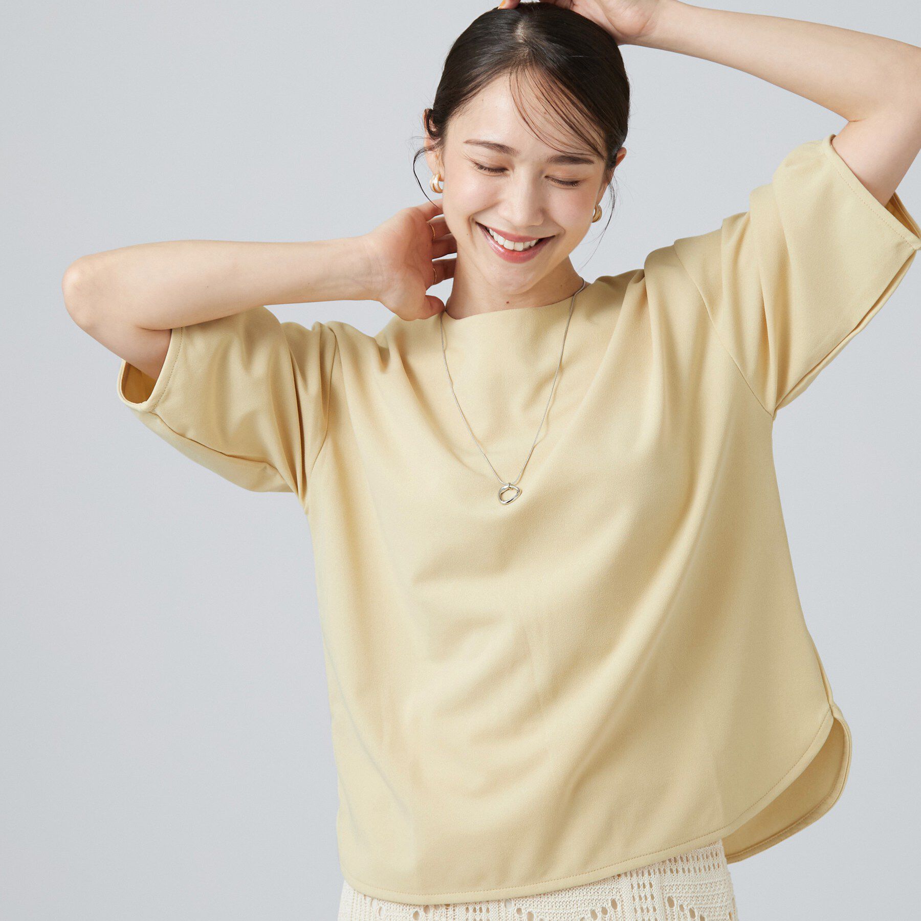 SHOO･LA･RUE「【2点セット/洗濯機可/S-LL】インせず着られる ネックレス付き 5分袖Ｔシャツ」|Tシャツ・カットソー|ライトイエロー(03