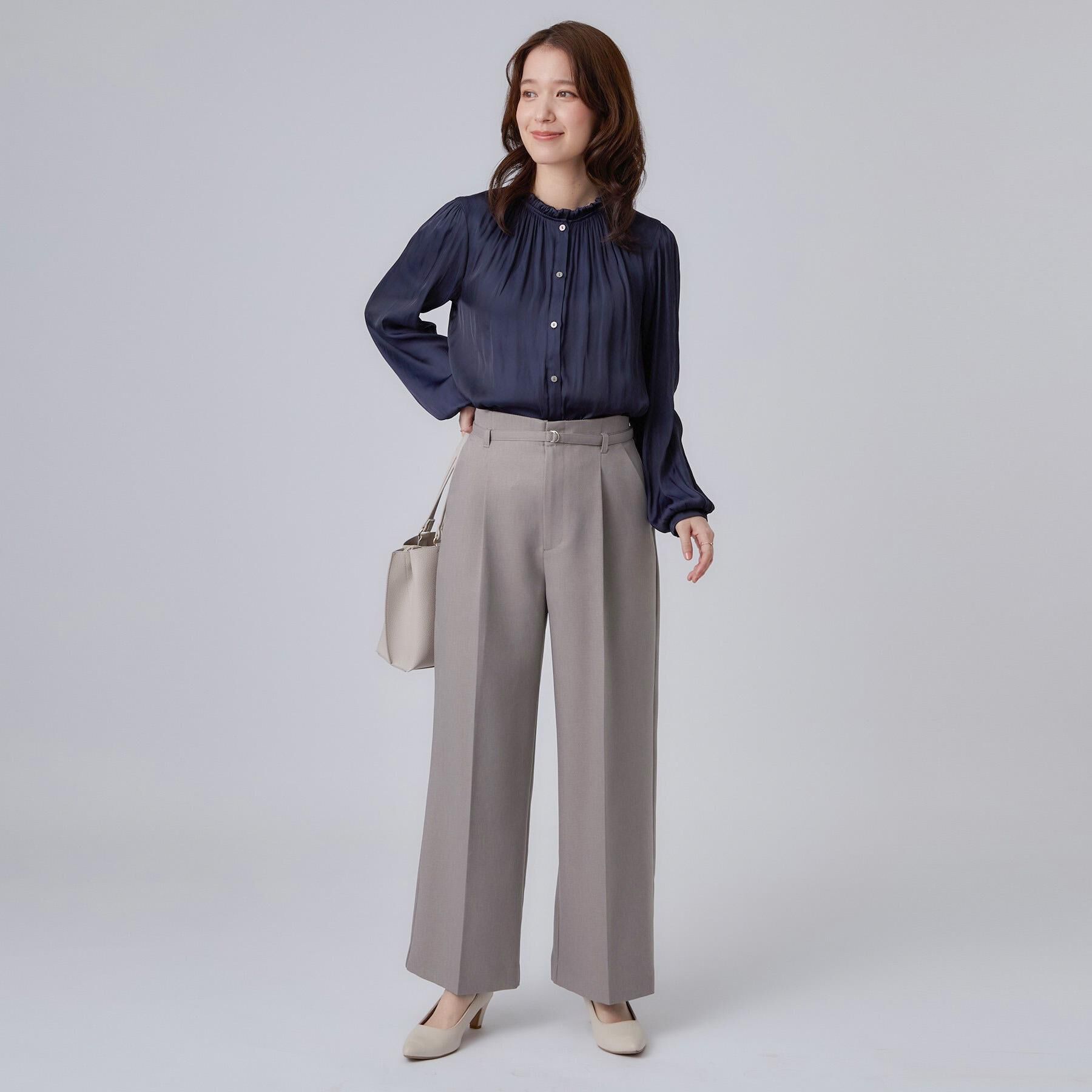 SHOO･LA･RUE「【通勤/UV/洗濯後しわになりにくい/S-LL】プチフリルで上品に 大人のサテンブラウス」|シャツ・ブラウス|