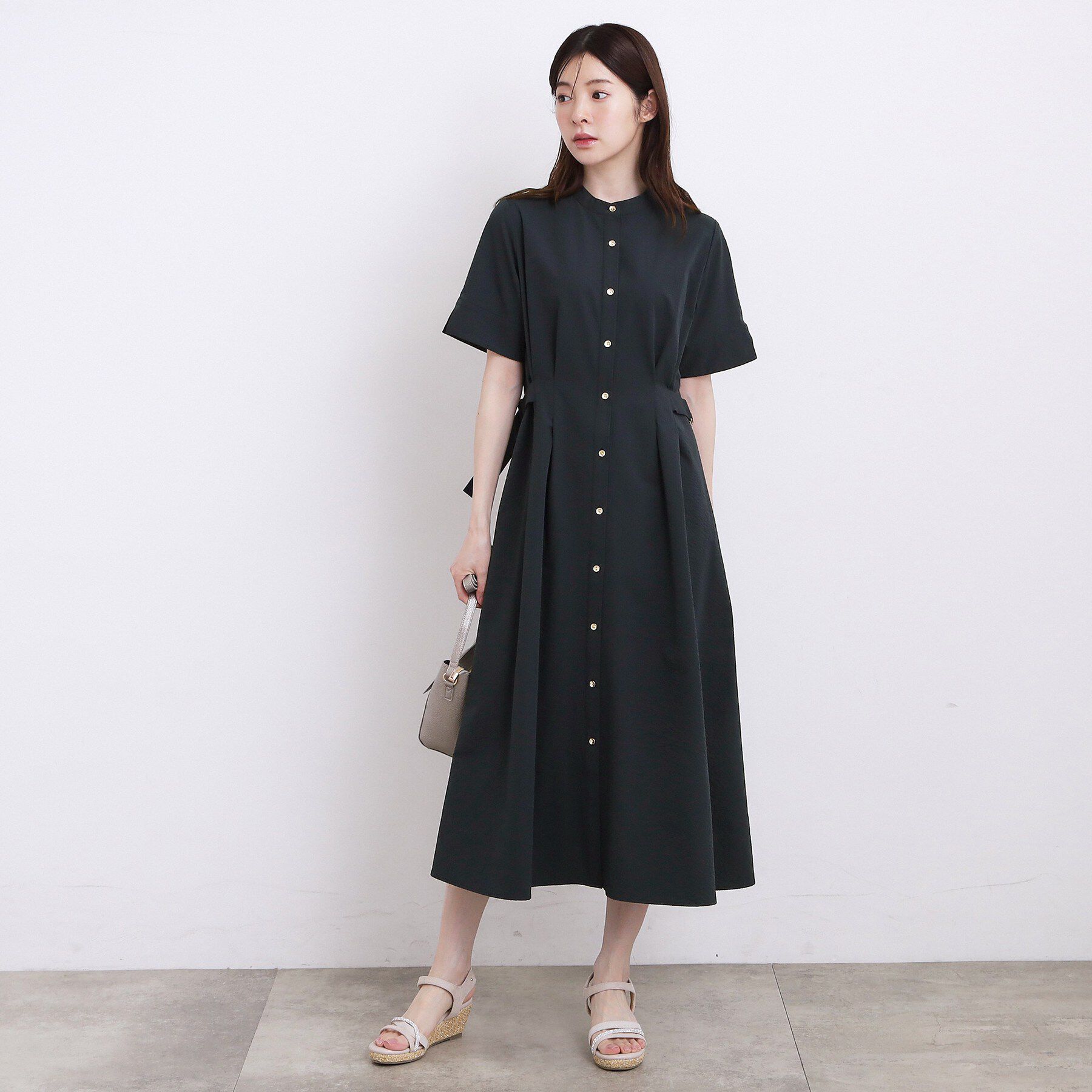 grove「【低身長さんも選べる着丈/UV・シワになりにくいetc】涼やかさも、きちんとも叶うワンピース」|ワンピース|