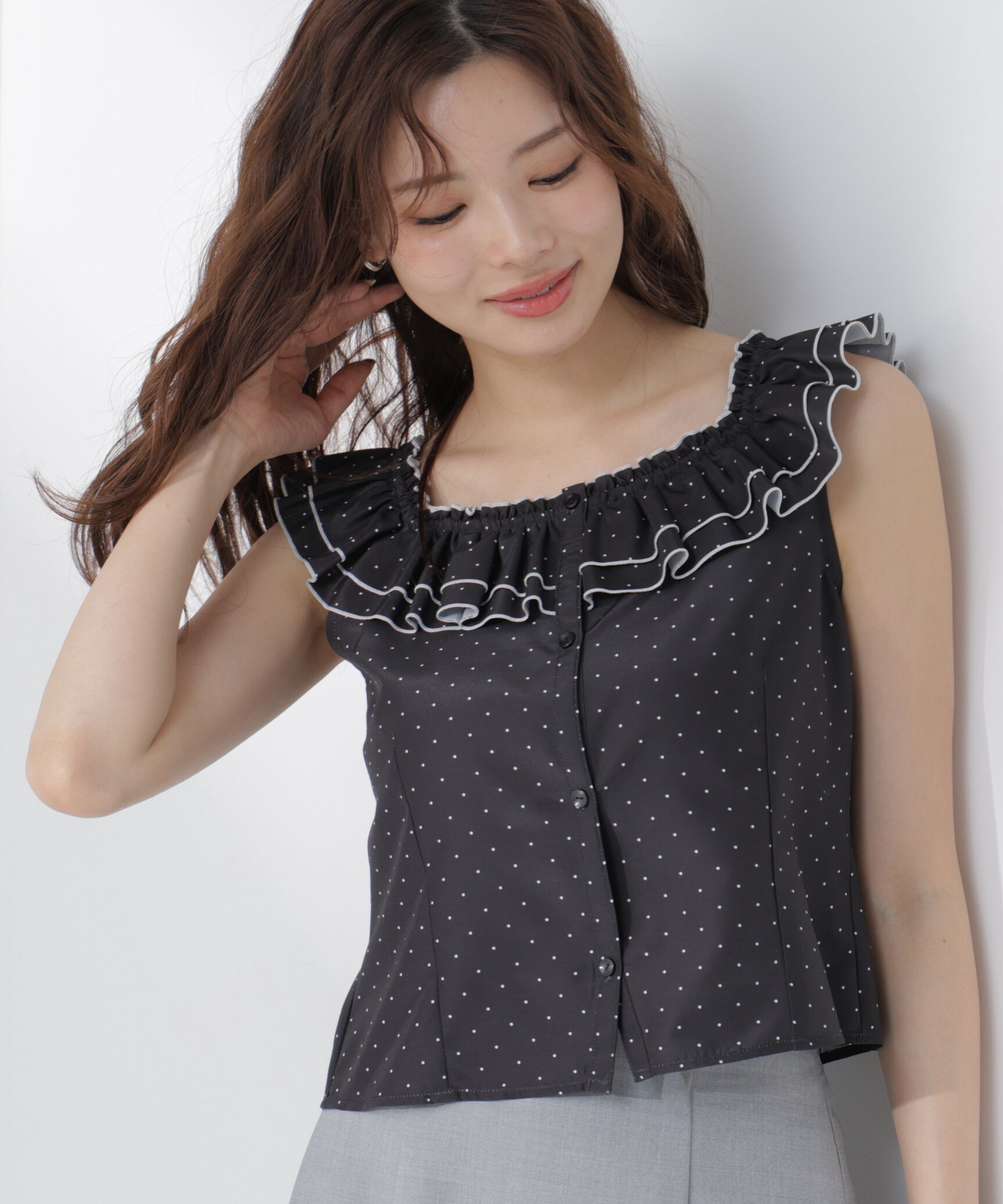 PROPORTION BODY DRESSING「ラッフルカラーブラウス」|シャツ・ブラウス|ブラック&times;ホ  1