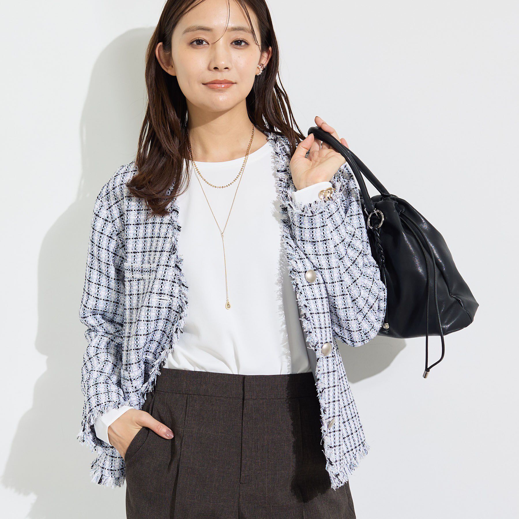 INDIVI「【華やか／着回し力◎】上品ツイードVネックジャケット」|ノーカラージャケット|サックスブルー(49