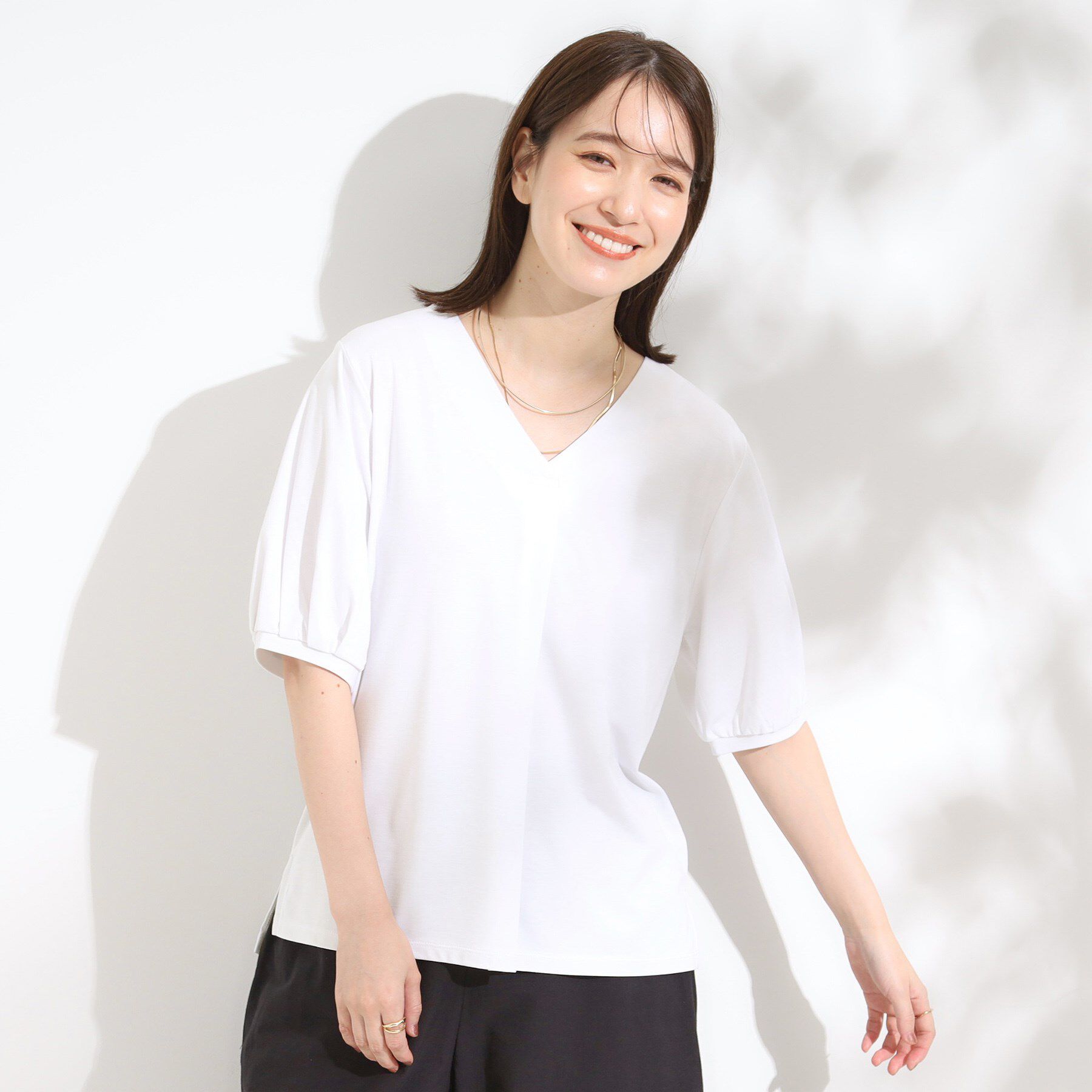 SHOO･LA･RUE「【S-LL/ひんやり/UV】スキッパーネックで女性らしい きれい見えトップス」|Tシャツ・カットソー|