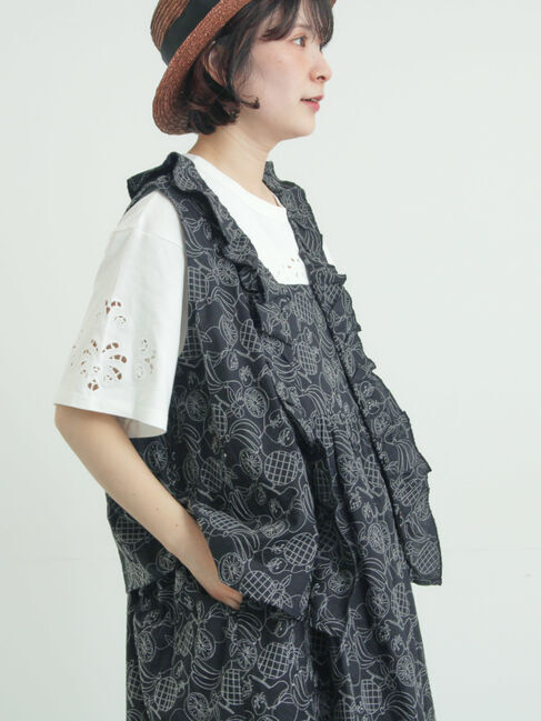 Samansa Mos2「【メルヘン&times;Samansa Mos2】総刺繍ベスト」|ダウンベスト・ベスト|ブラック