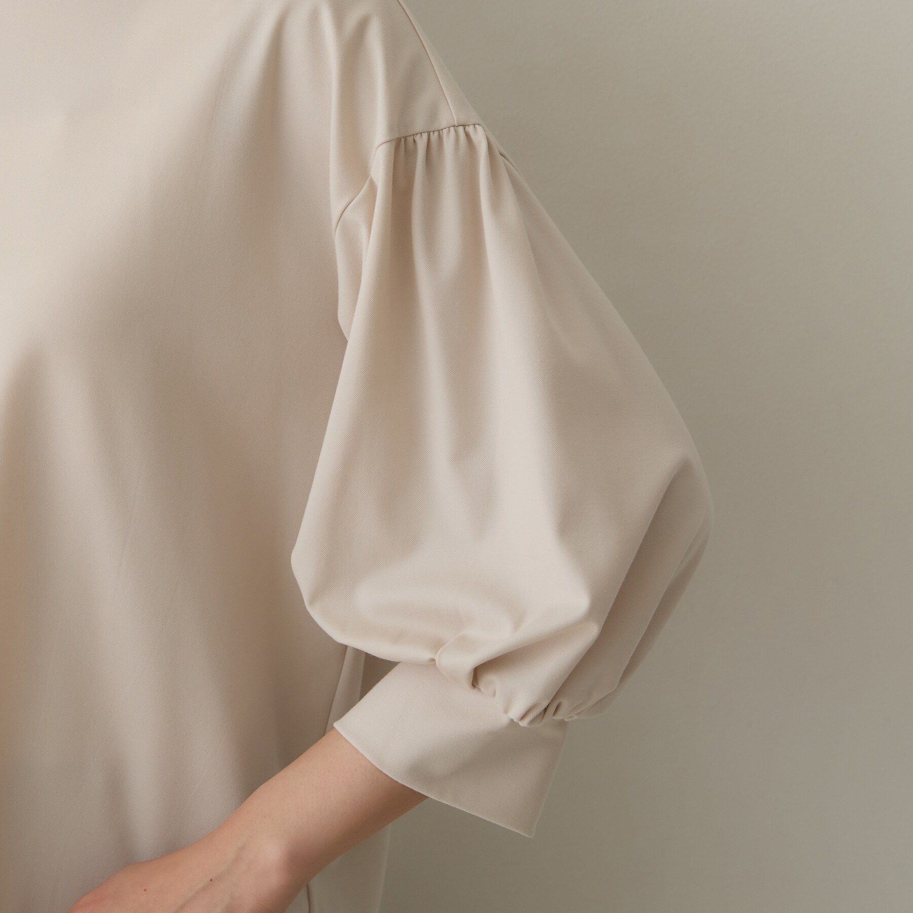 UNTITLED「【楽にきれい見え/体型カバー】パフスリーブジャージトップス」|Tシャツ・カットソー|