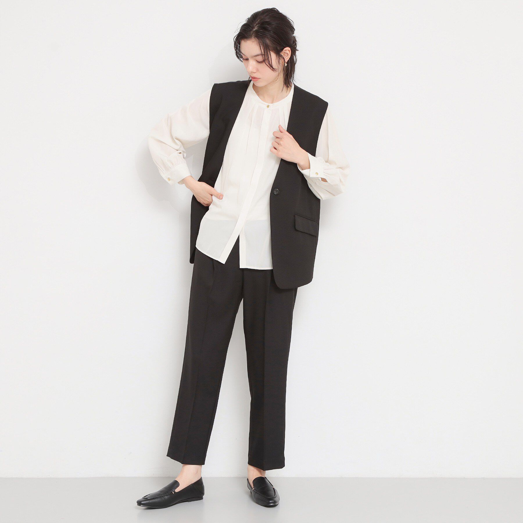 THE SHOP TK「【通勤スタイルに】ヴィンテージサテンギャザーブラウス」|シャツ・ブラウス|