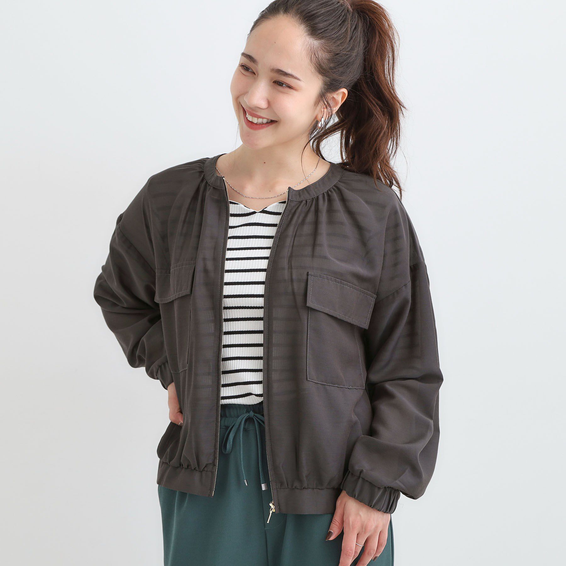 SHOO･LA･RUE「【S-LL】寒暖差のある時期に 大人上品なシアーブルゾン」|ブルゾン・スタジャン|チャコールグレー(0