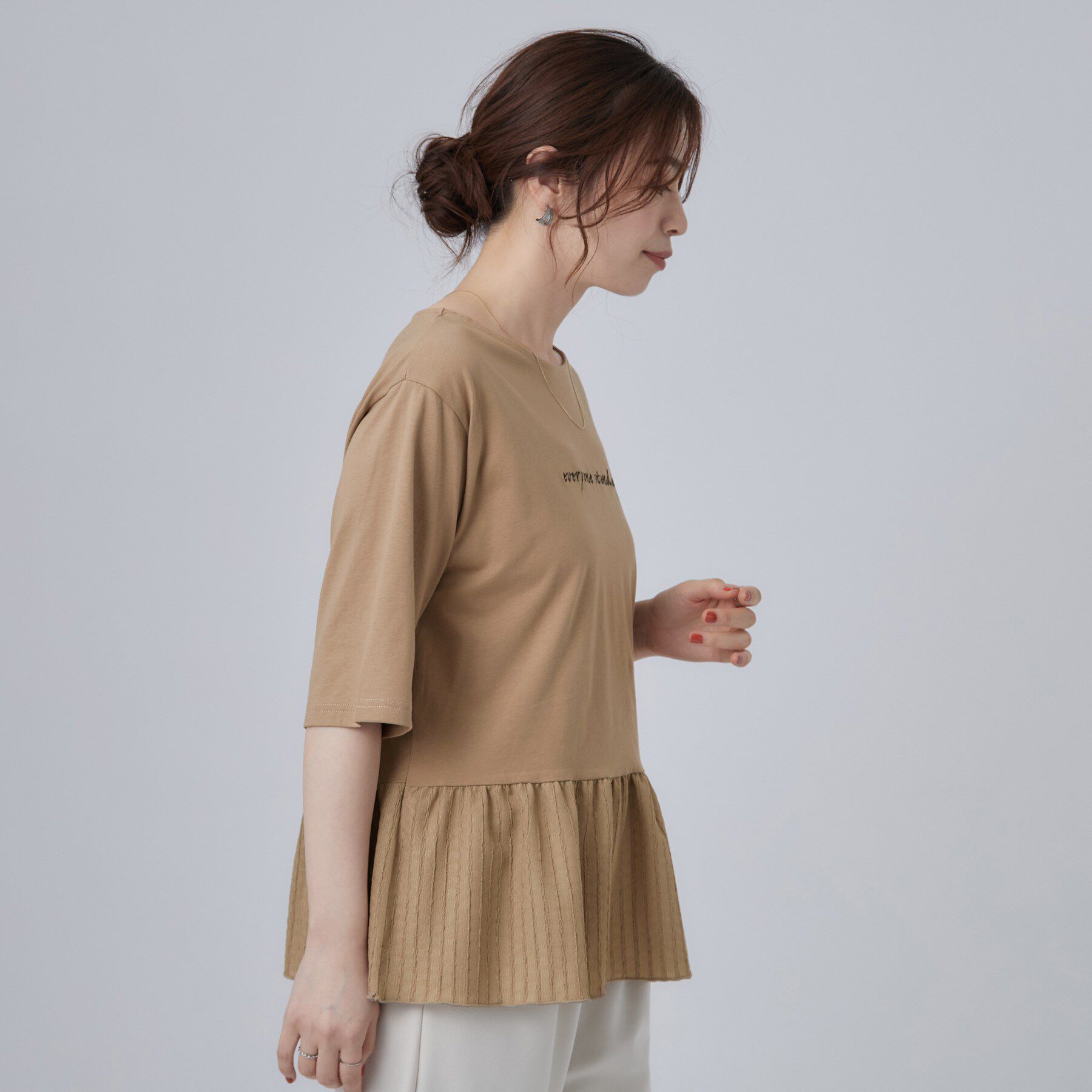 SHOO･LA･RUE「【S-LL】自然に体型カバー 裾切替 ペプラム刺繍Tシャツ」|Tシャツ・カットソー|
