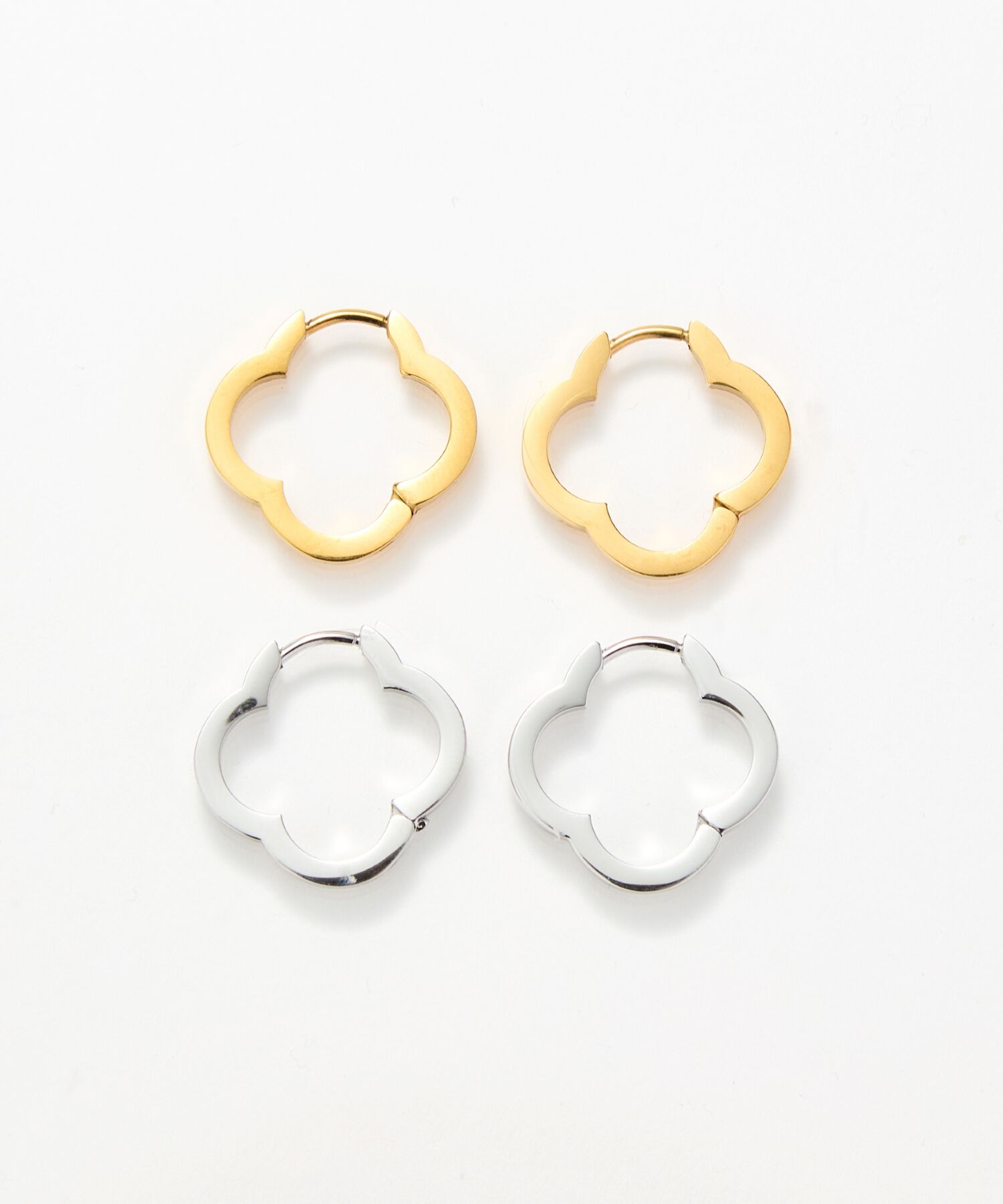 Phoebe「【金属アレルギー対応】フラワーワンタッチフープピアス　ゴールド/サージカルステンレス」|ピアス|