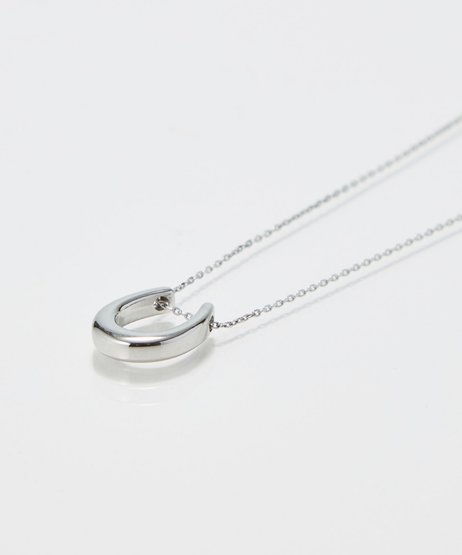 Phoebe「【金属アレルギー対応】メタリックホースシューネックレス　シルバー　ステンレス/馬蹄/蹄鉄/ギフト」|ネックレス|