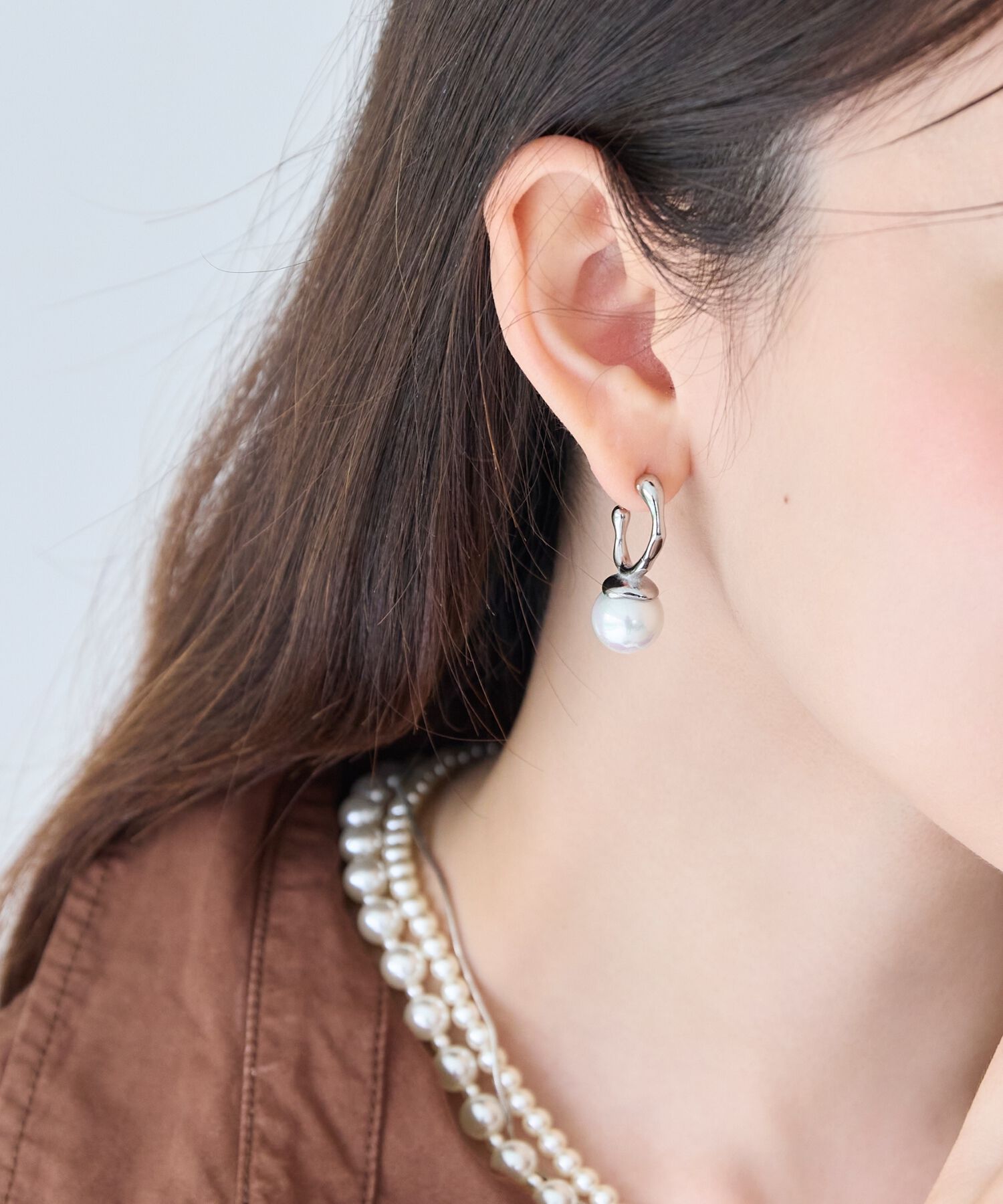 Phoebe「≪雑誌掲載≫【金属アレルギー対応】リップルパールフープピアス　シルバー/ステンレス」|ピアス|