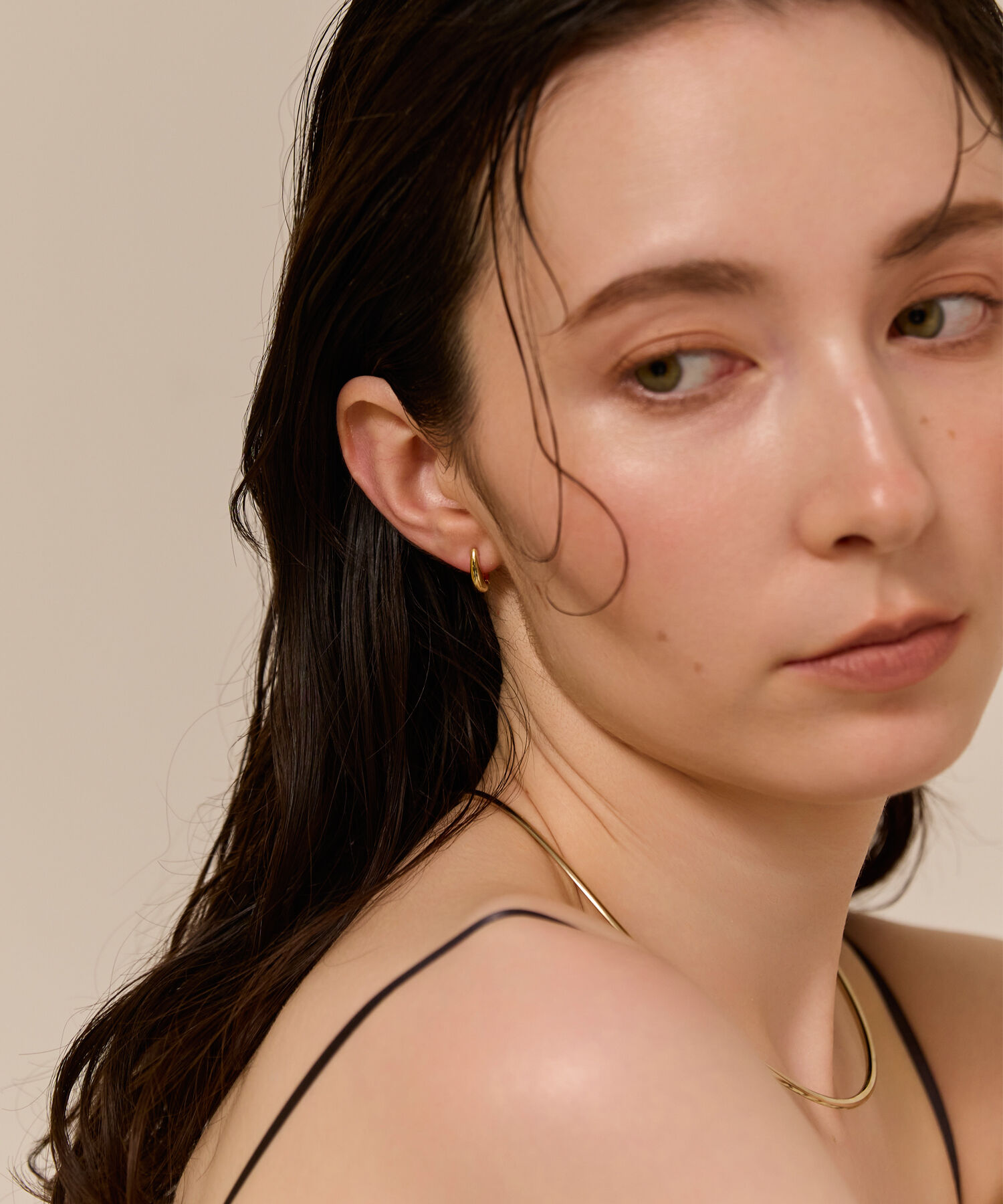 Phoebe「【金属アレルギー対応】スキニードロップフープワンタッチピアス　ゴールド/ニッケルフリー」|ピアス|
