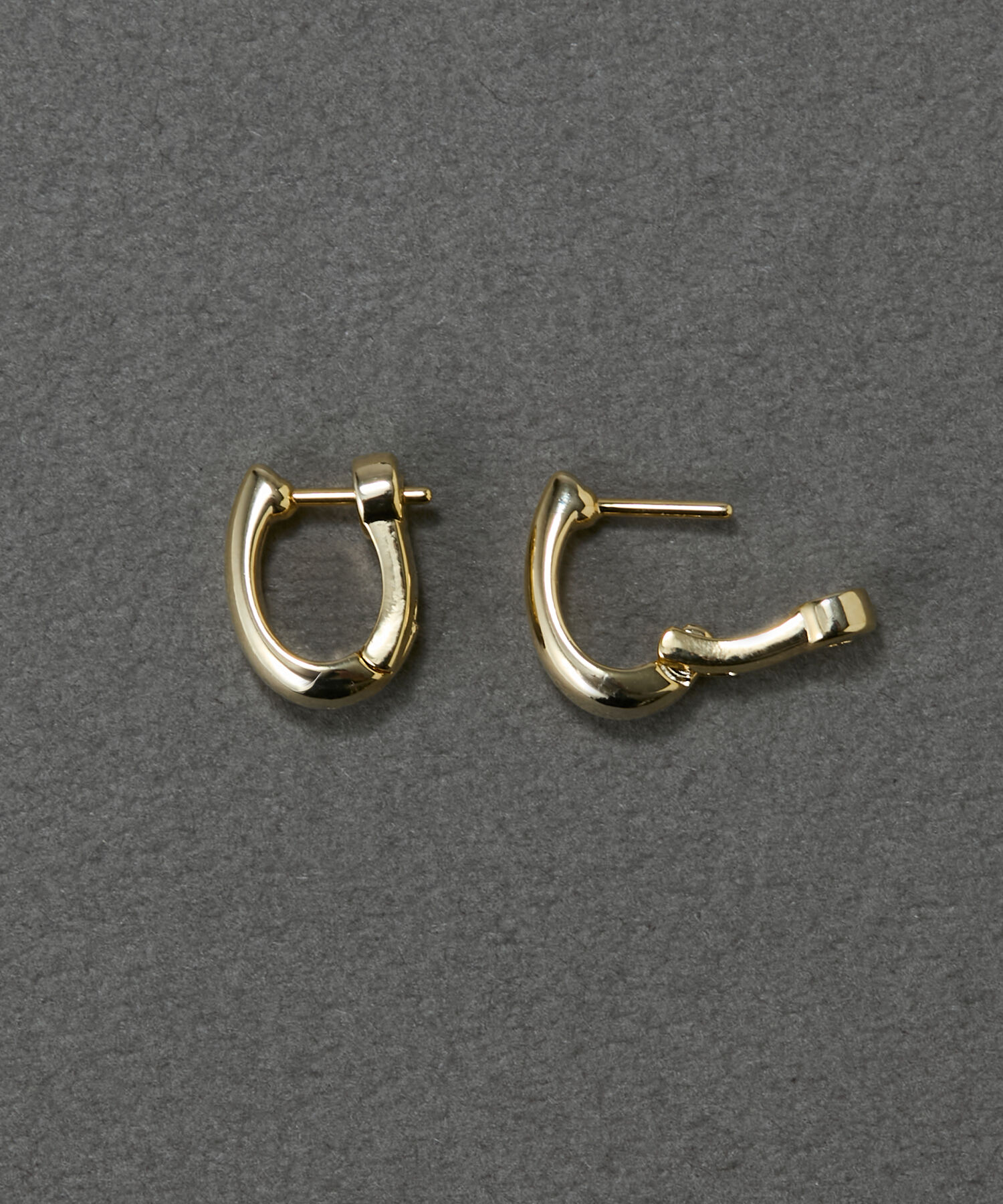 Phoebe「【金属アレルギー対応】スキニードロップフープワンタッチピアス　ゴールド/ニッケルフリー」|ピアス|