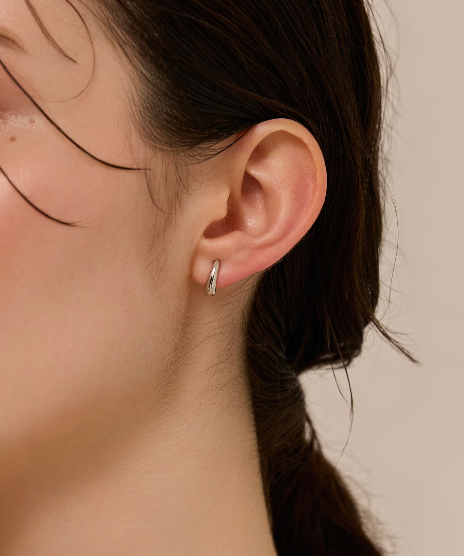 Phoebe「【金属アレルギー対応】スキニードロップフープワンタッチピアス　シルバー/ニッケルフリー」|ピアス|