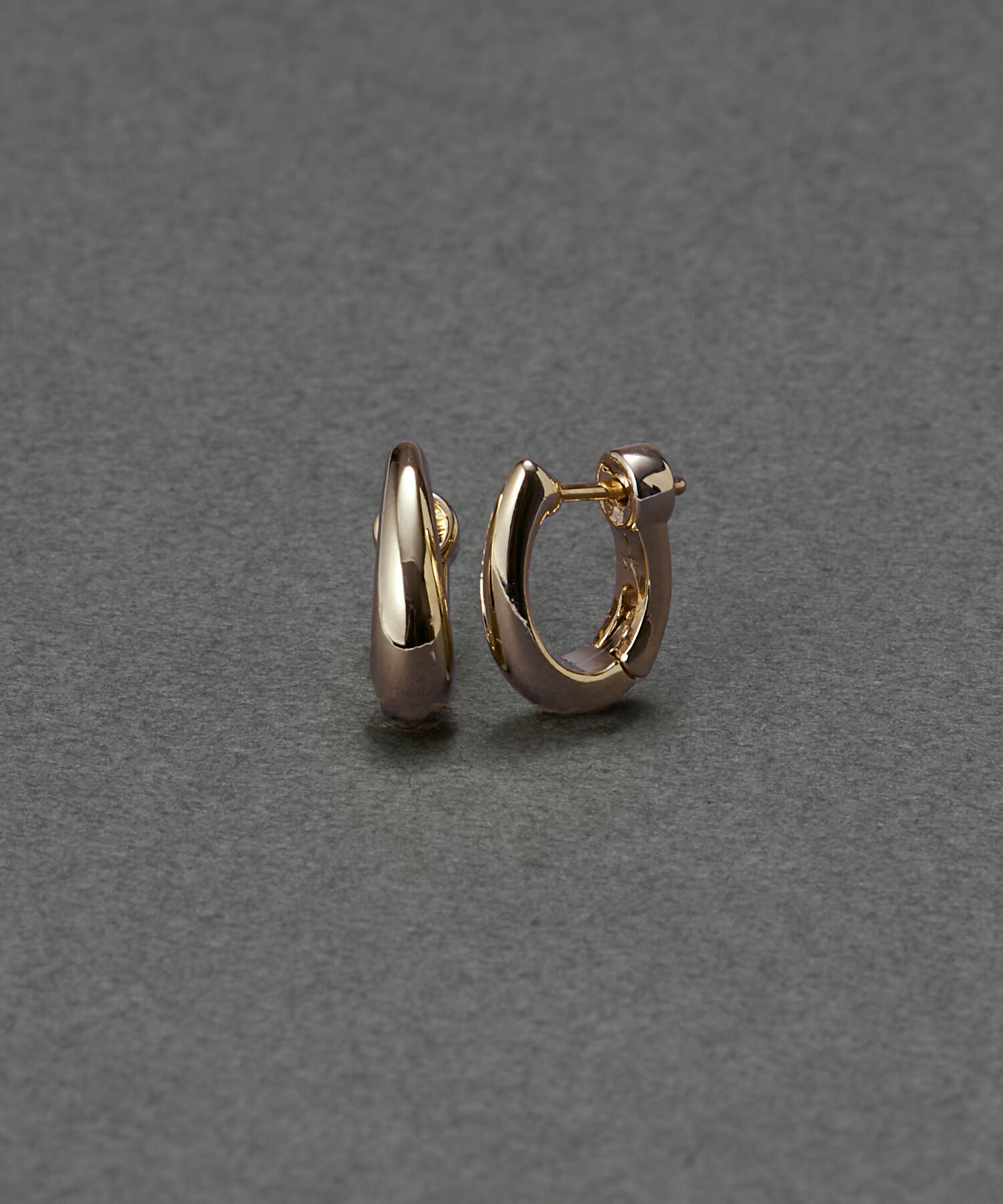 Phoebe「【金属アレルギー対応】スキニードロップフープワンタッチピアス　シャンパンゴールド/ニッケルフリー」|ピアス|