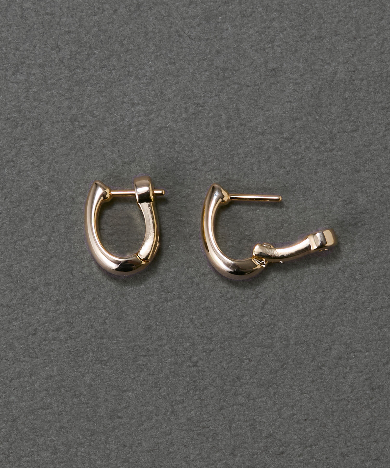 Phoebe「【金属アレルギー対応】スキニードロップフープワンタッチピアス　シャンパンゴールド/ニッケルフリー」|ピアス|