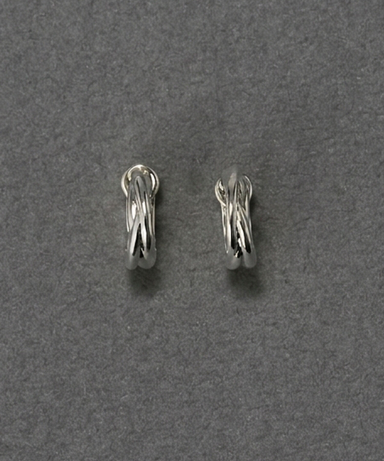Phoebe「【金属アレルギー対応】ラインフープワンタッチピアス　シルバー/ニッケルフリー」|ピアス|