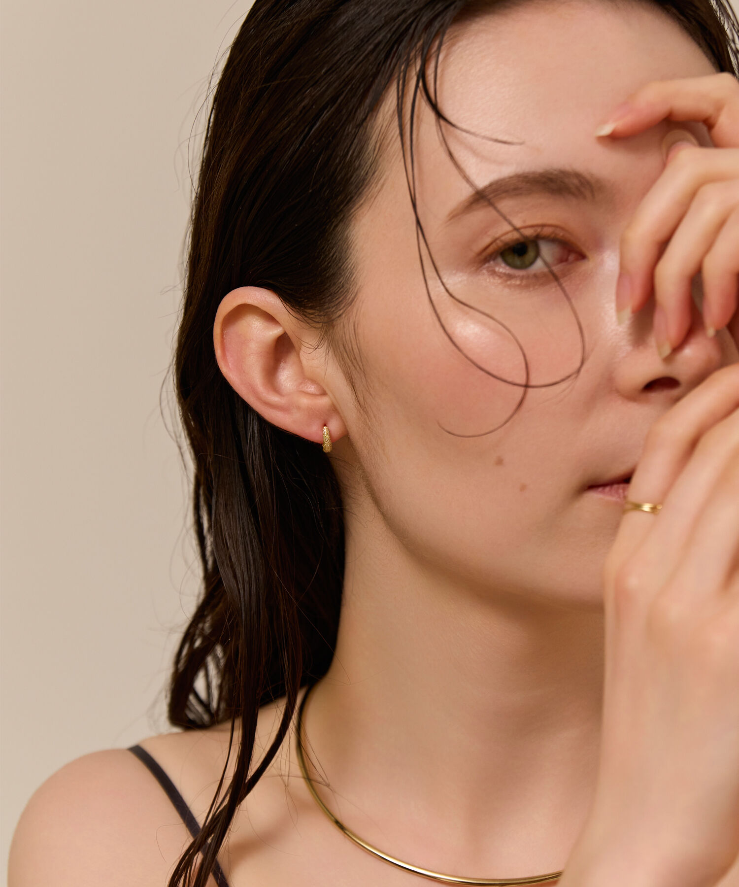 Phoebe「【金属アレルギー対応】サテンフープワンタッチピアス　ゴールド/ニッケルフリー」|ピアス|