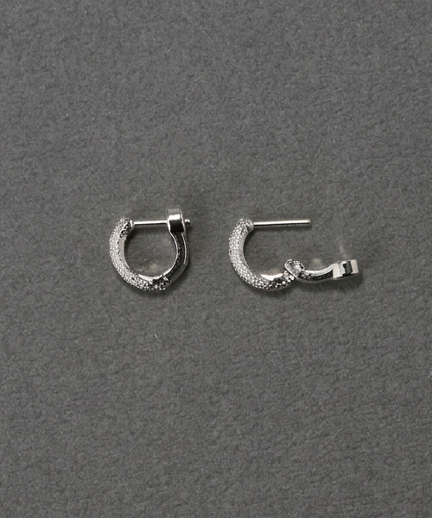 Phoebe「【金属アレルギー対応】サテンフープワンタッチピアス　シルバー/ニッケルフリー」|ピアス|