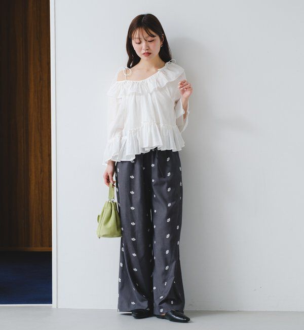  「【WEB限定追加/2サイズ展開】フラワーステッチワイドパンツ」|チノ|
